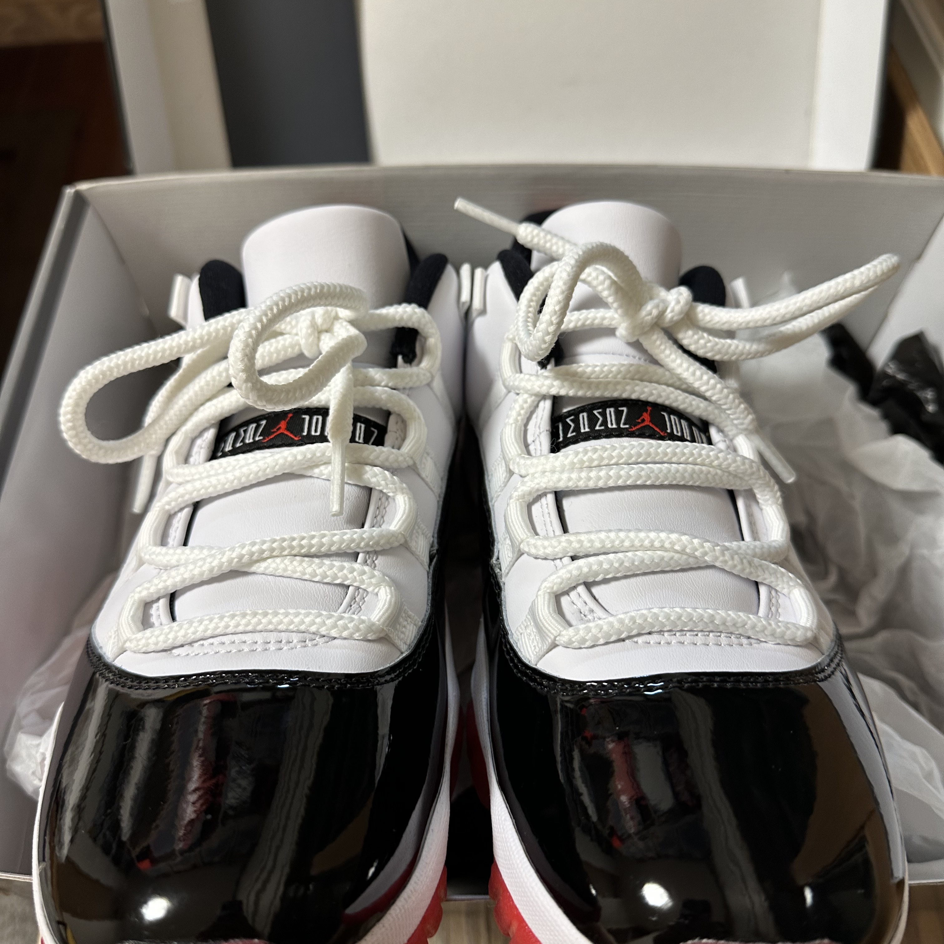 Jordan 11 Retro Low Concord Bred 착용 스타일 - 3