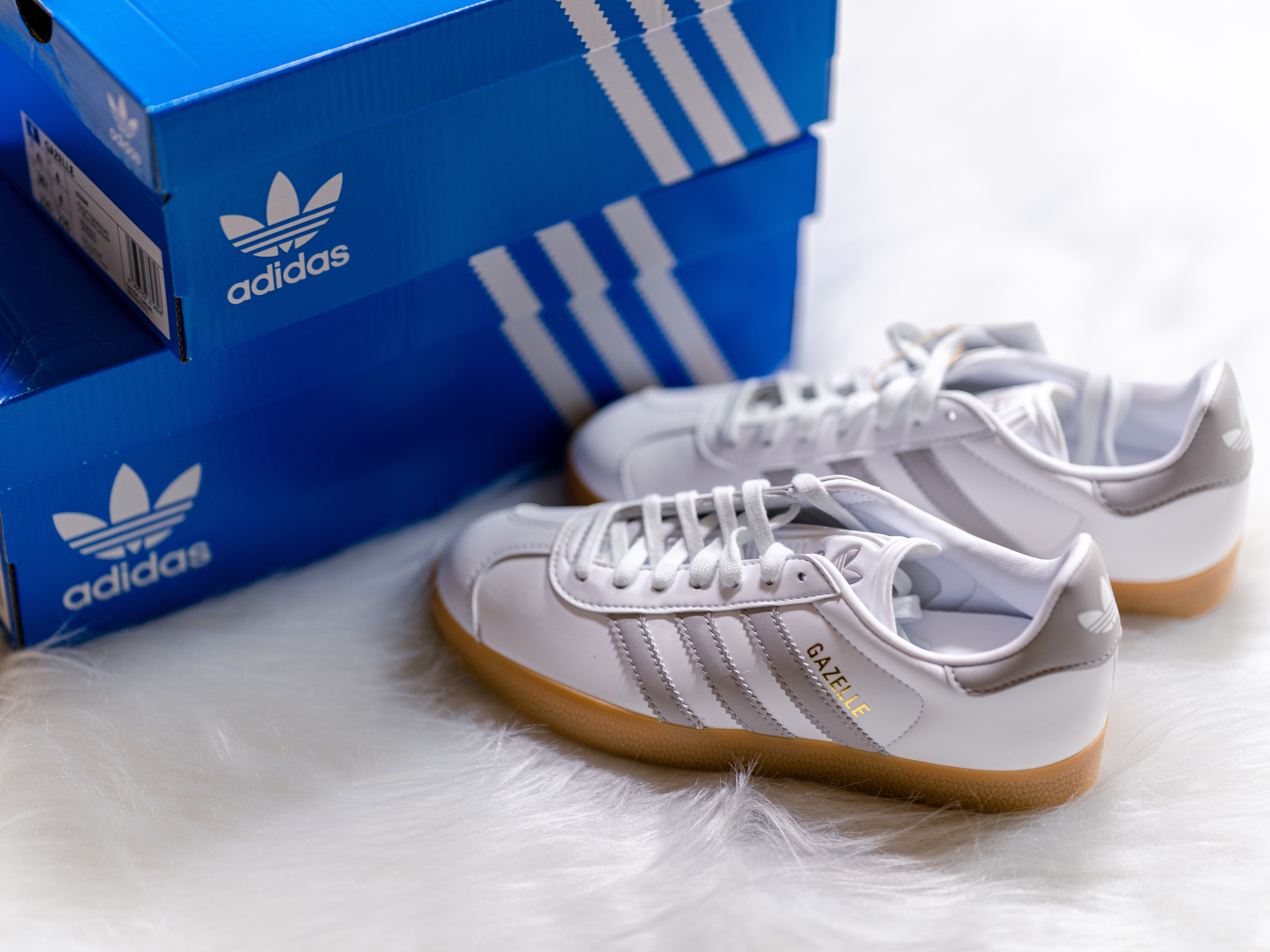 Adidas Gazelle White Grey 착용 스타일 - 4