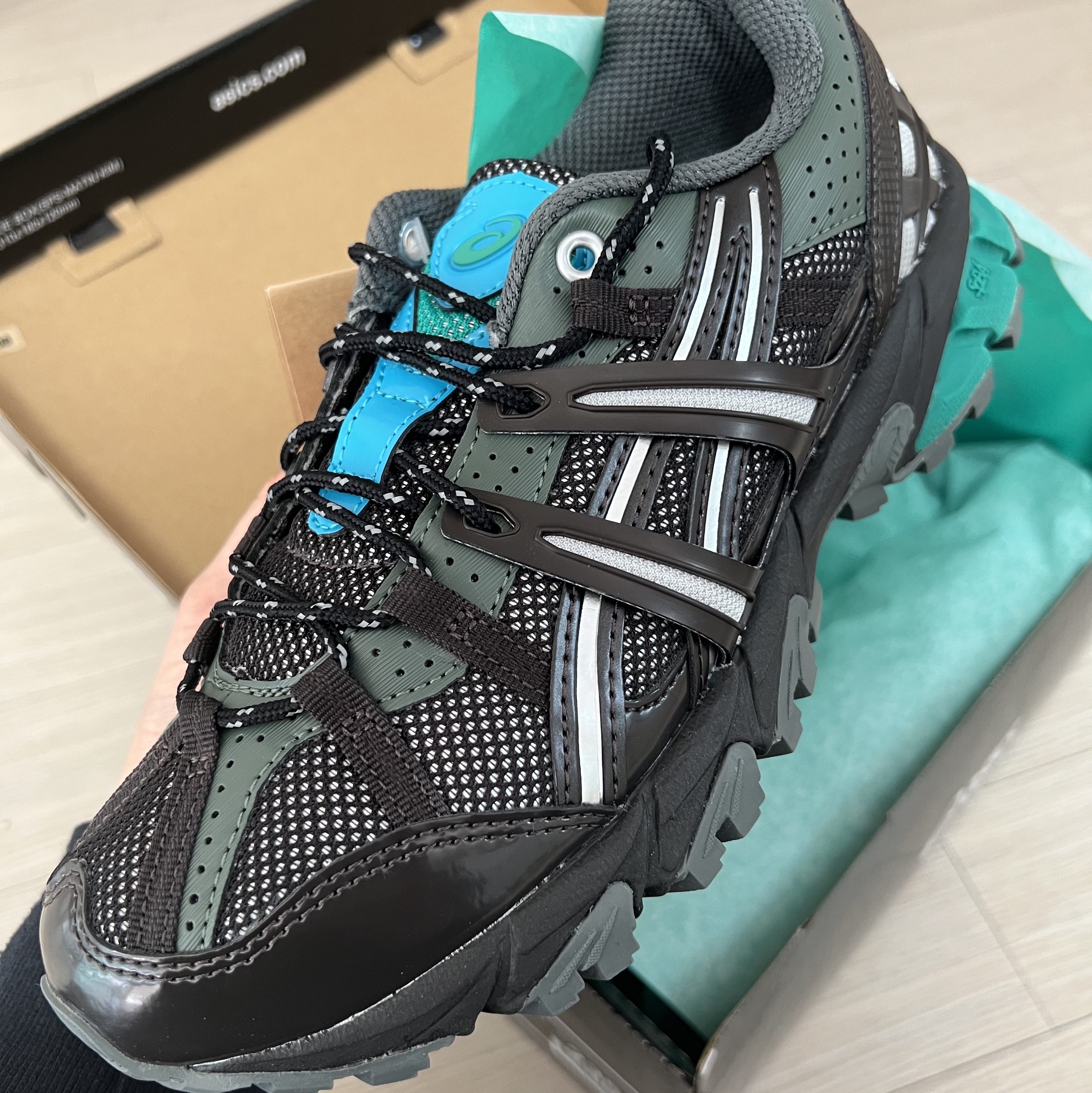 (W) Asics x Matin Kim Gel-Sonoma 15-50 Black Pure Silver 착용 스타일 - 3