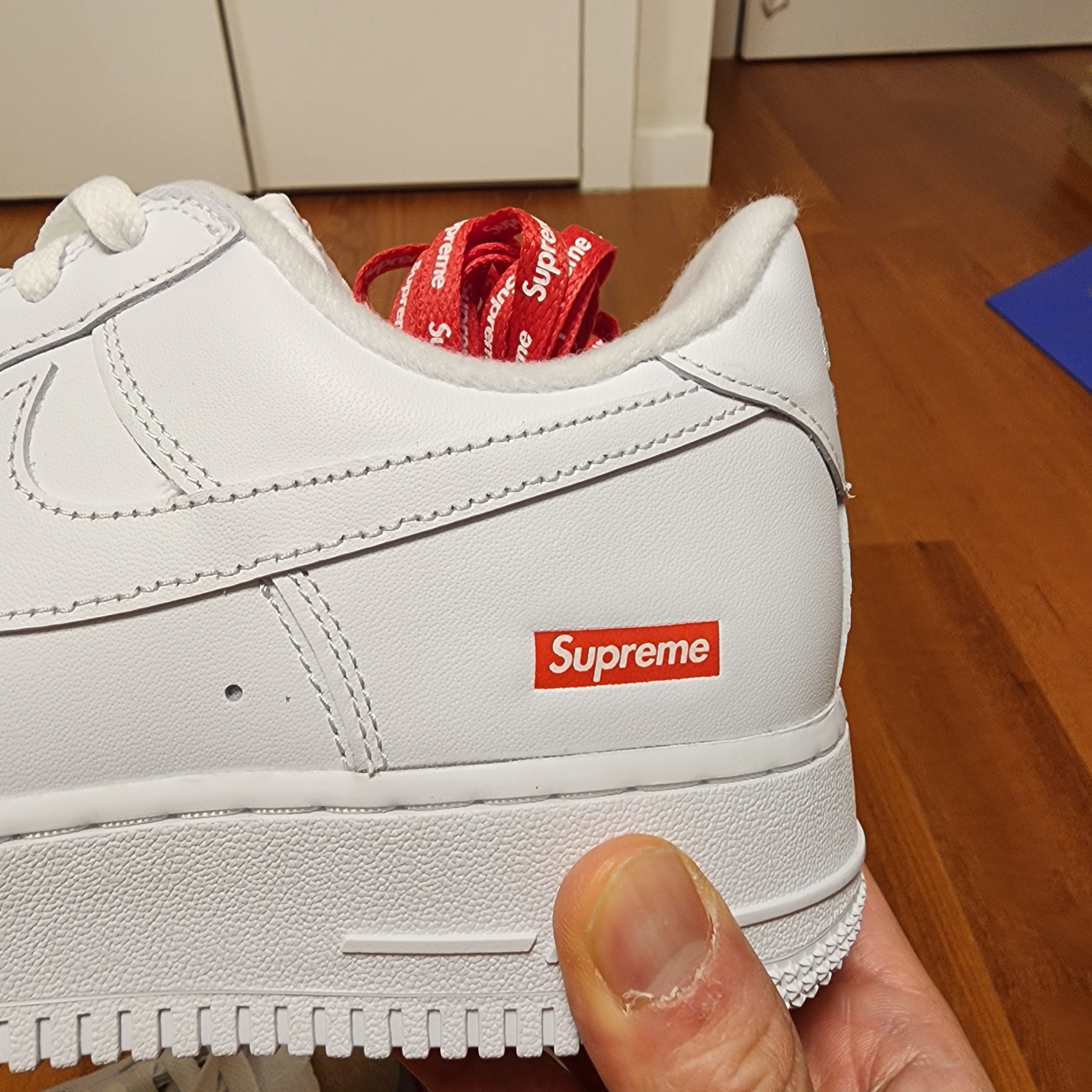 Nike x Supreme Air Force 1 Low White 착용 스타일 - 4