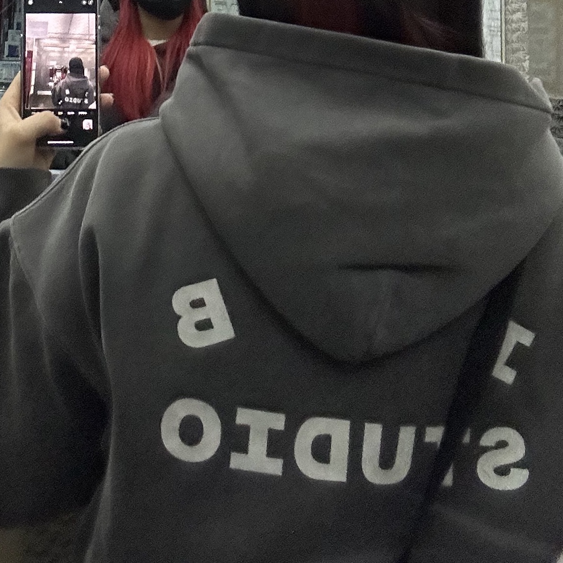 IAB Studio Pigment Hoodie & Sack Black 착용 스타일