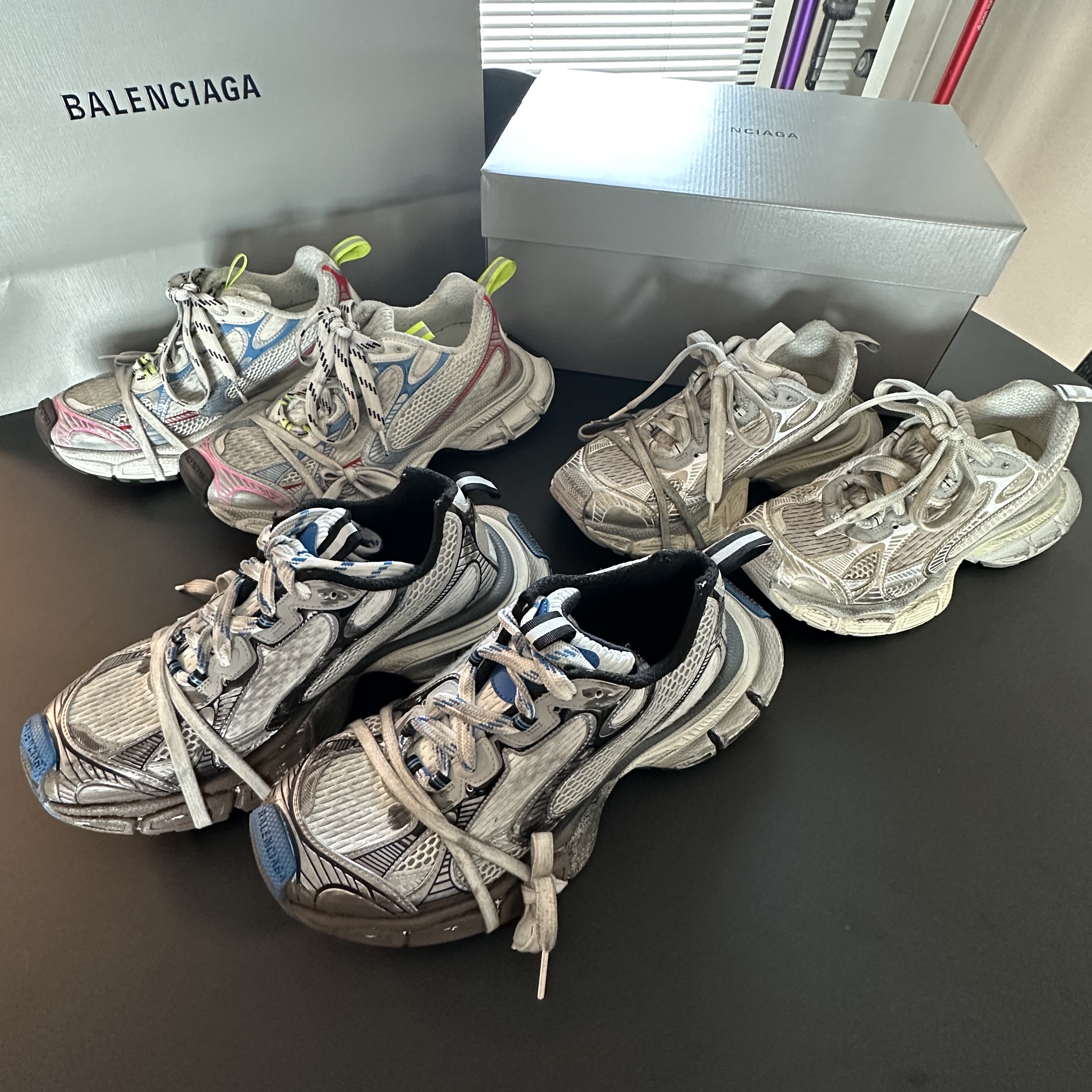 (W) Balenciaga 3XL Sneakers Light Beige 착용 스타일 - 3