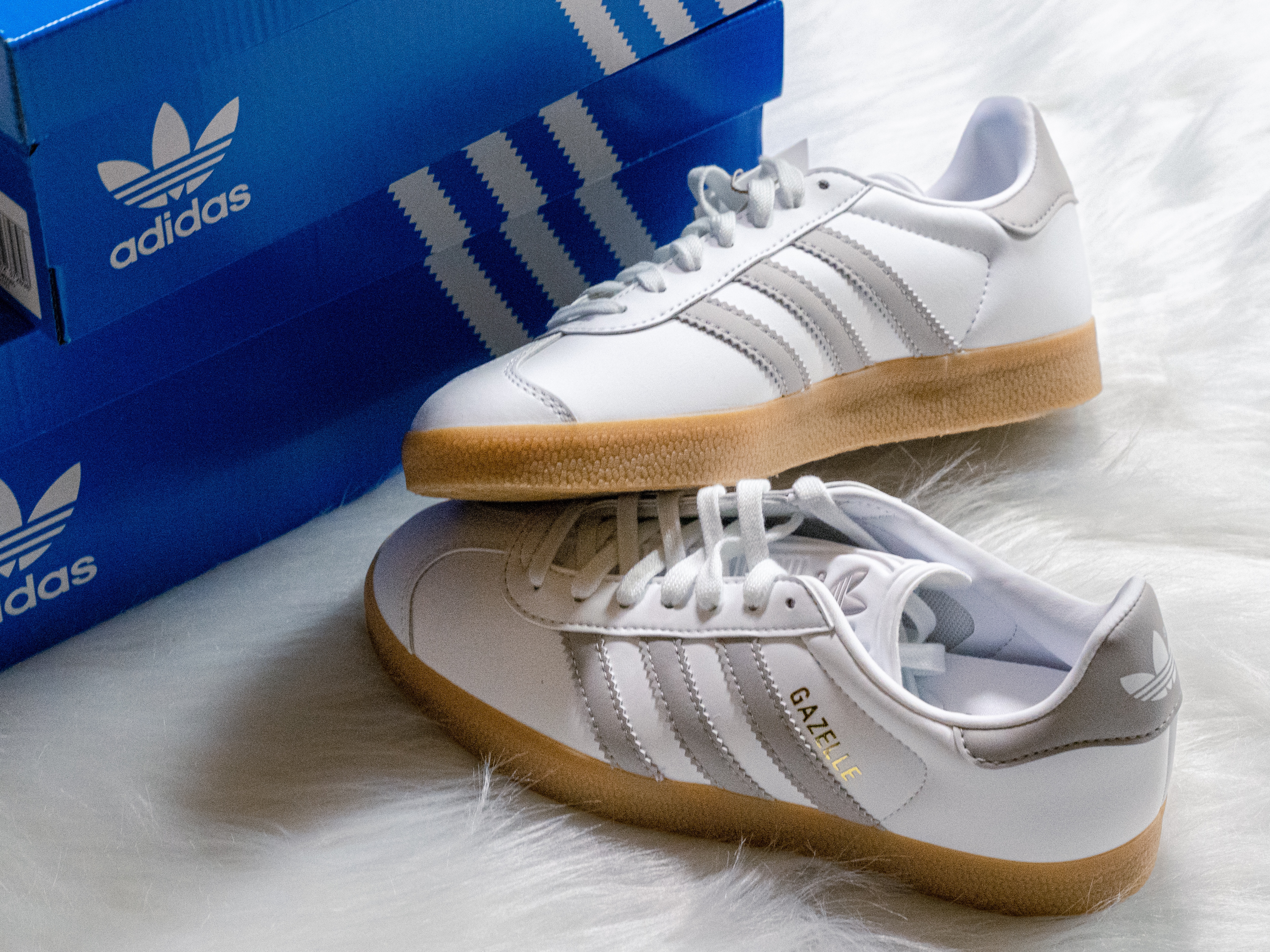 Adidas Gazelle White Grey 착용 스타일 - 3