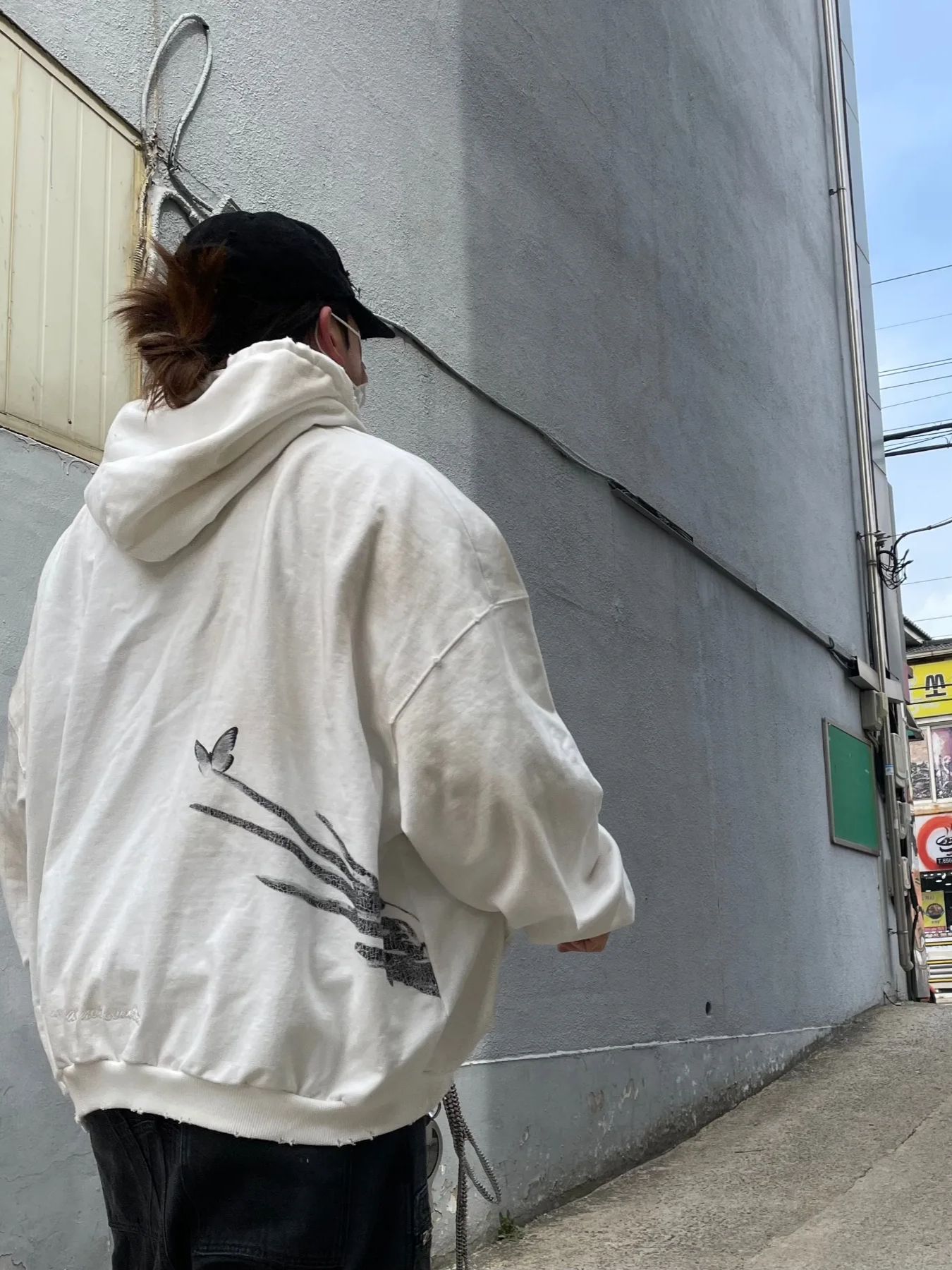 Project G/R x Atmos Etiquette Lesson Vintage Washed Hoodie White, Project G/R Flight Denim Pants Black 착용 스타일 - 4