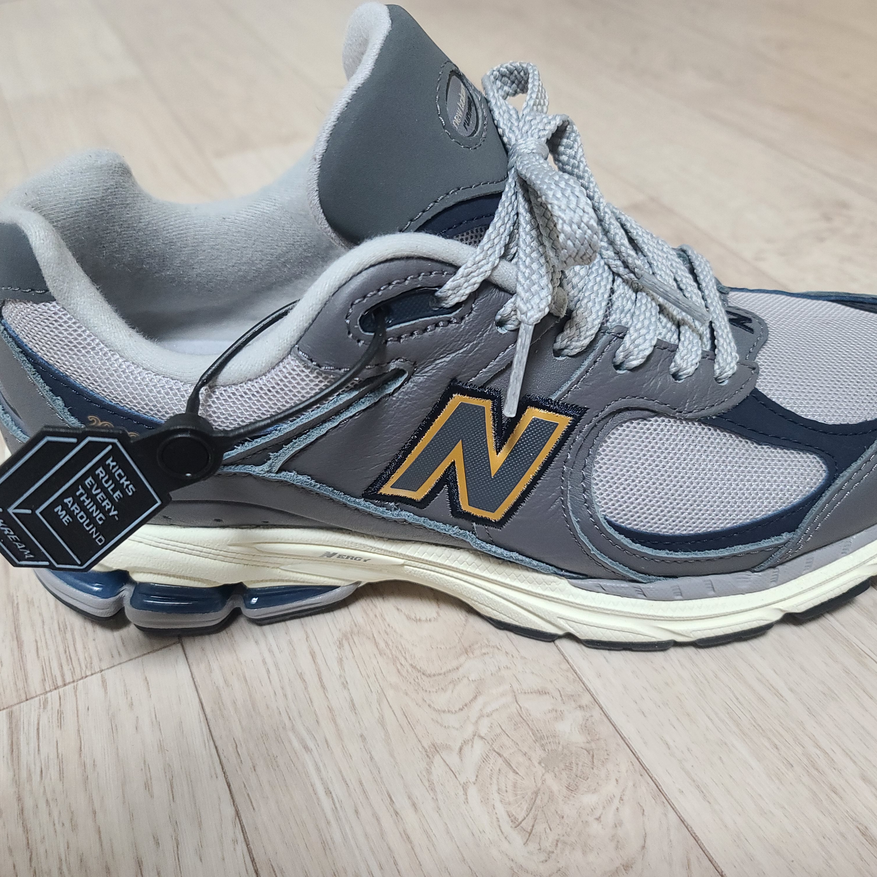 New Balance 2002R Castlerock Eclipse 착용 스타일 - 3