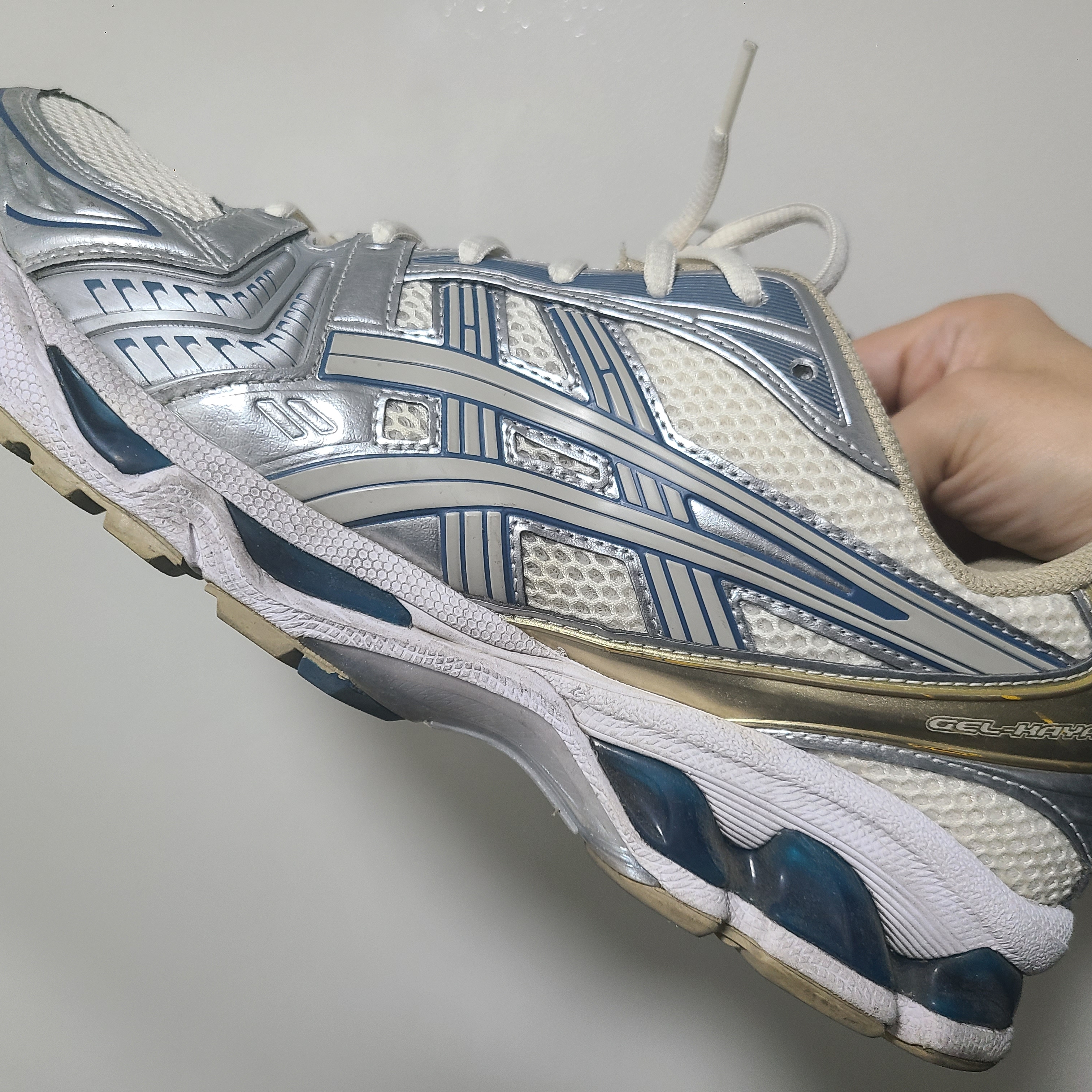 Asics Gel-Kayano 14 Cream Pure Silver 착용 스타일