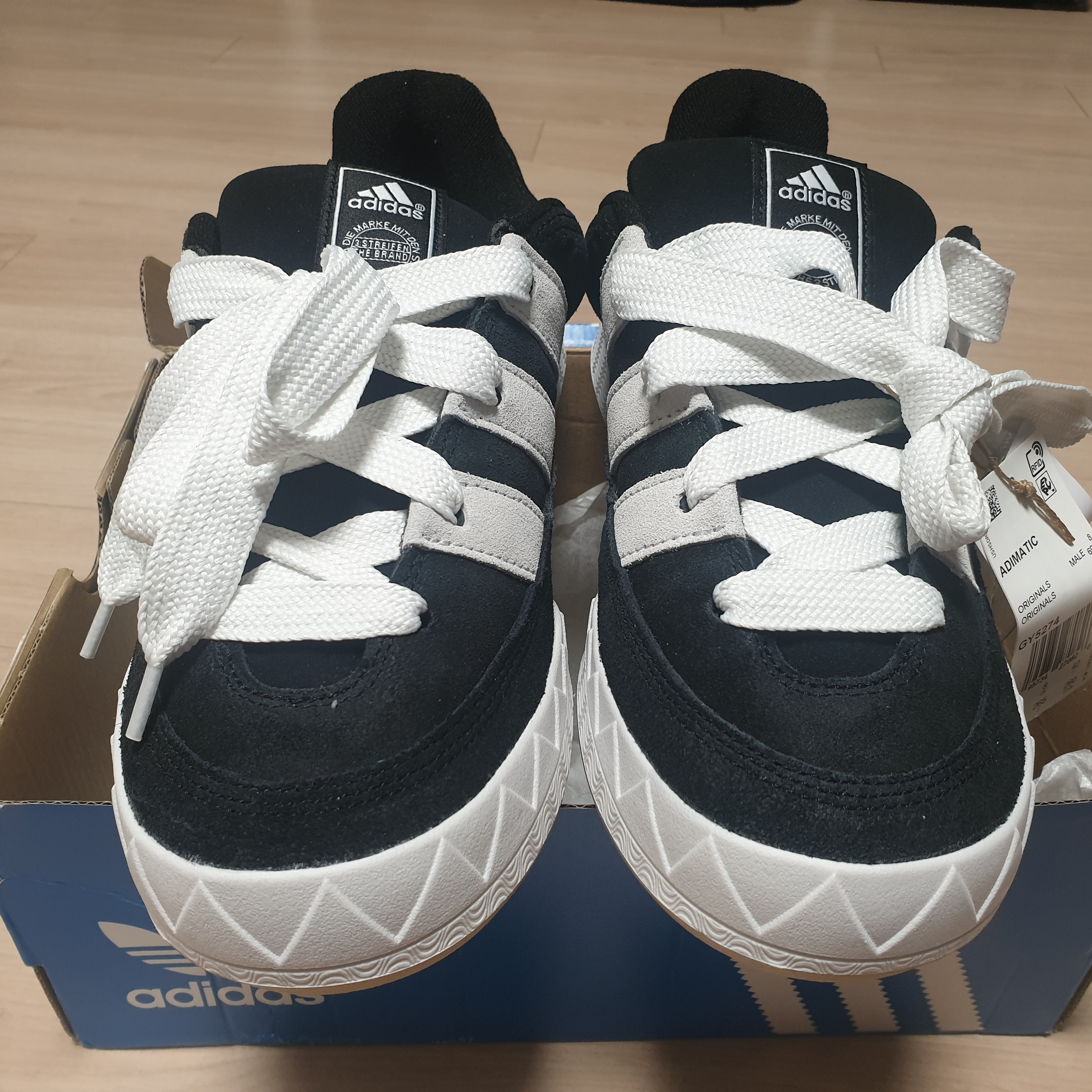 Adidas Adimatic Core Black 착용 스타일
