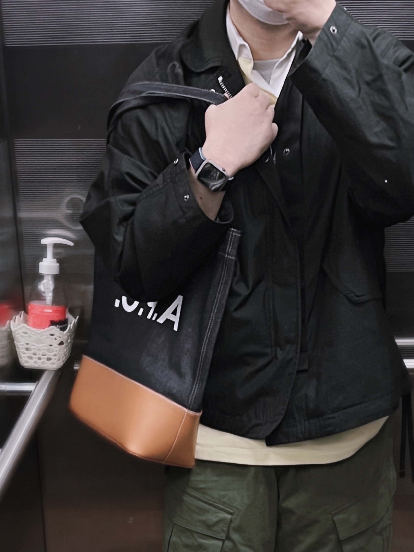 A.P.C. Axelle Tote Bag Denim Caramel, Essentials 1977 Henley Rugby Long Sleeve Polo Canary - 22FW 착용 스타일