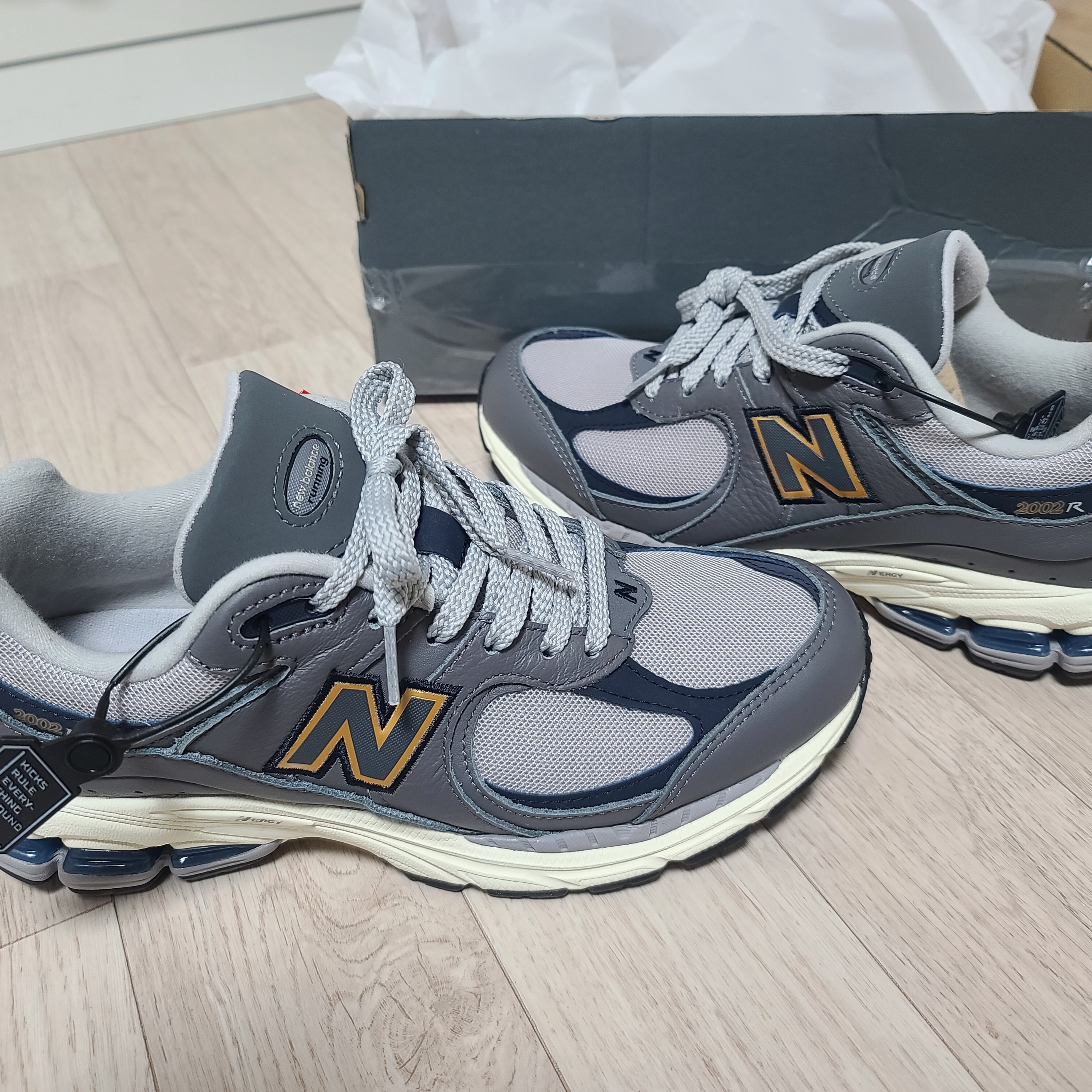 New Balance 2002R Castlerock Eclipse 착용 스타일 - 1