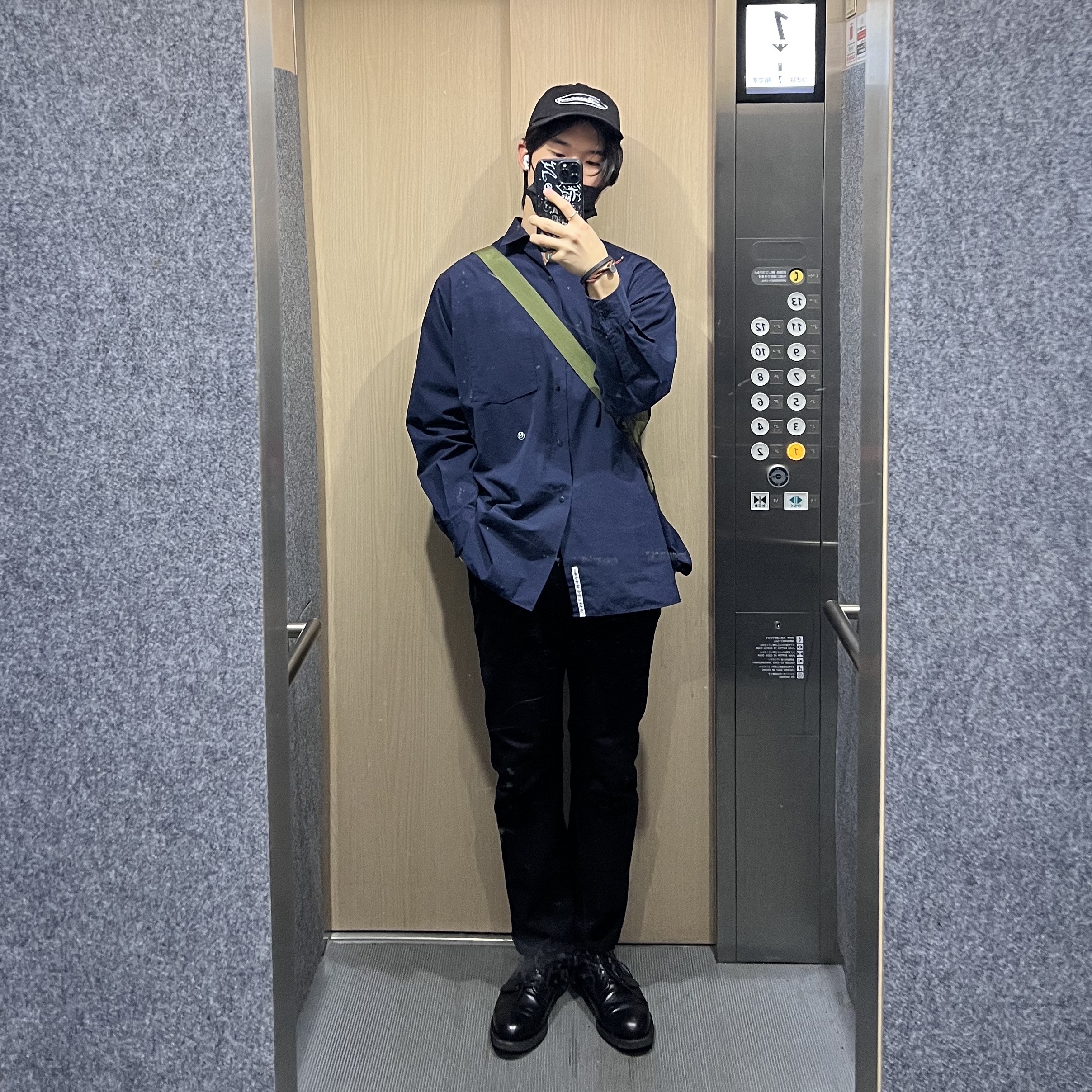 Supreme Oval 6-Panel Black - 23SS 착용 스타일 - 2
