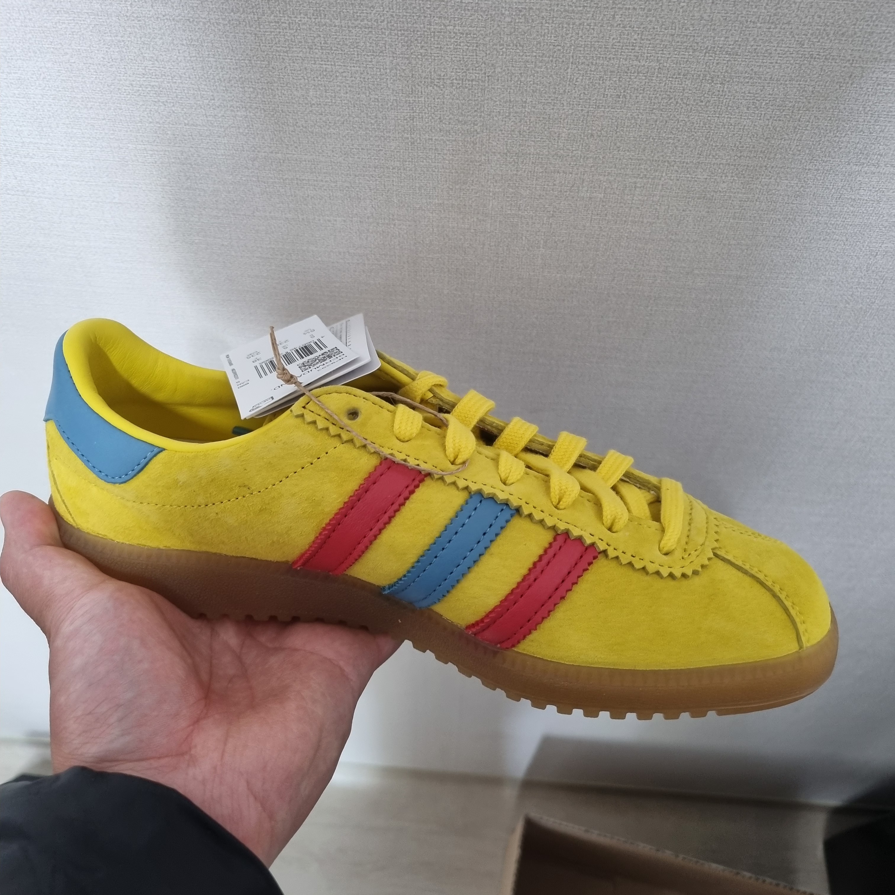 Adidas x END. Bermuda Team Yellow 착용 스타일 - 2