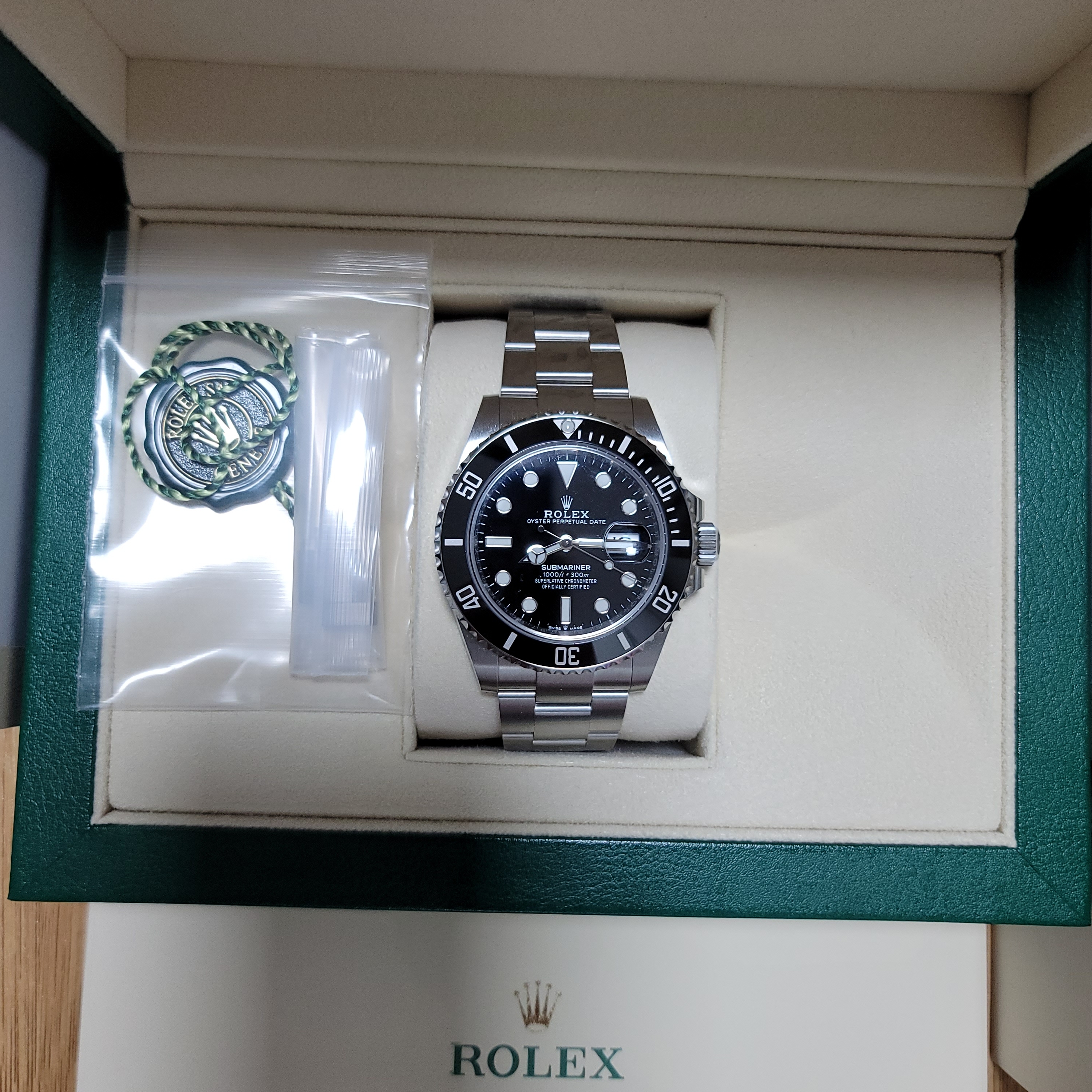 Rolex Submariner Date 41mm 126610LN Black Oyster 착용 스타일