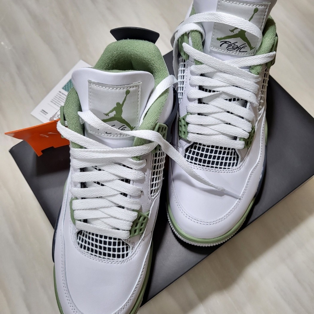 (W) Jordan 4 Retro Oil Green 착용 스타일 - 1
