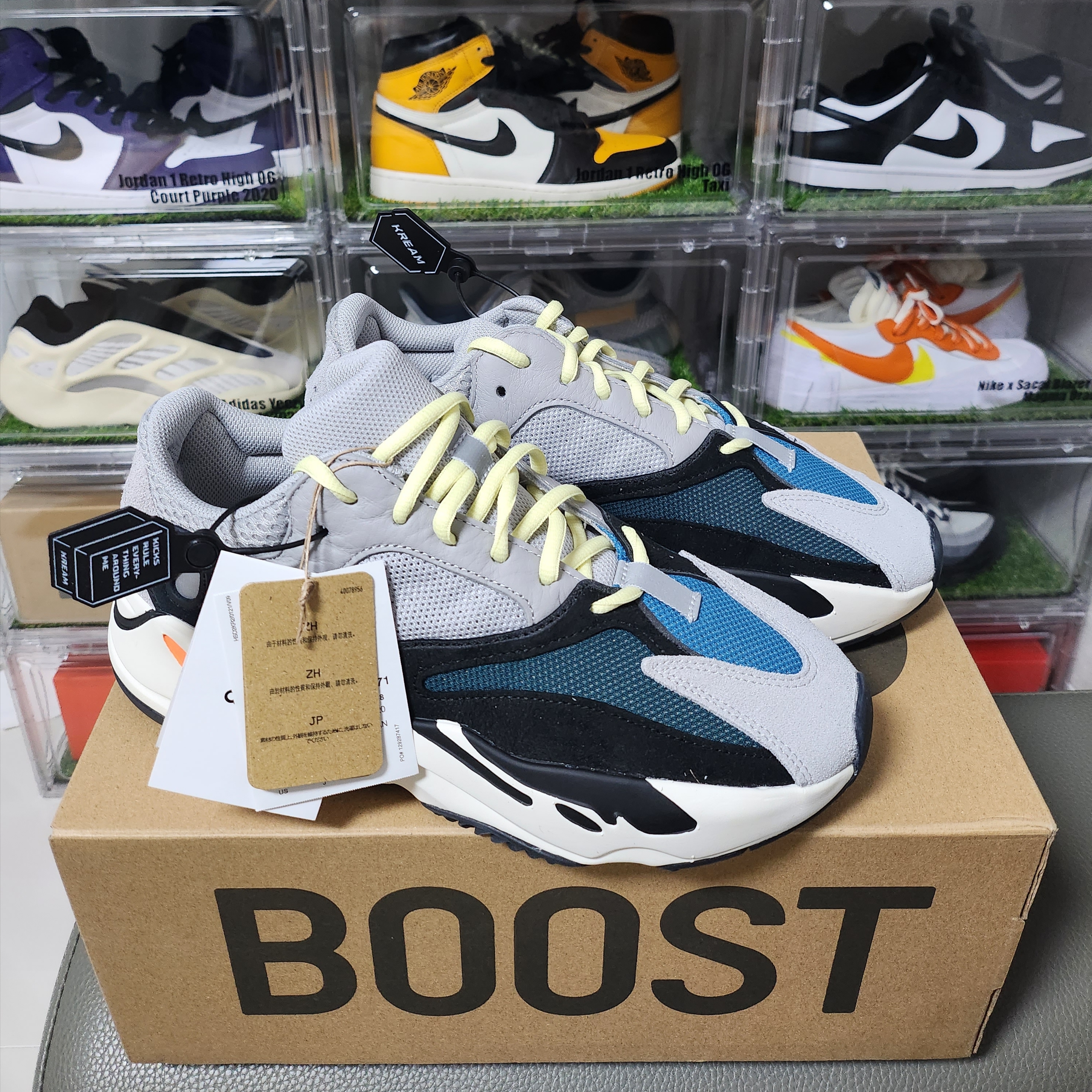 Adidas Yeezy Boost 700 Wave Runner Solid Grey 2021/2022 착용 스타일 - 2
