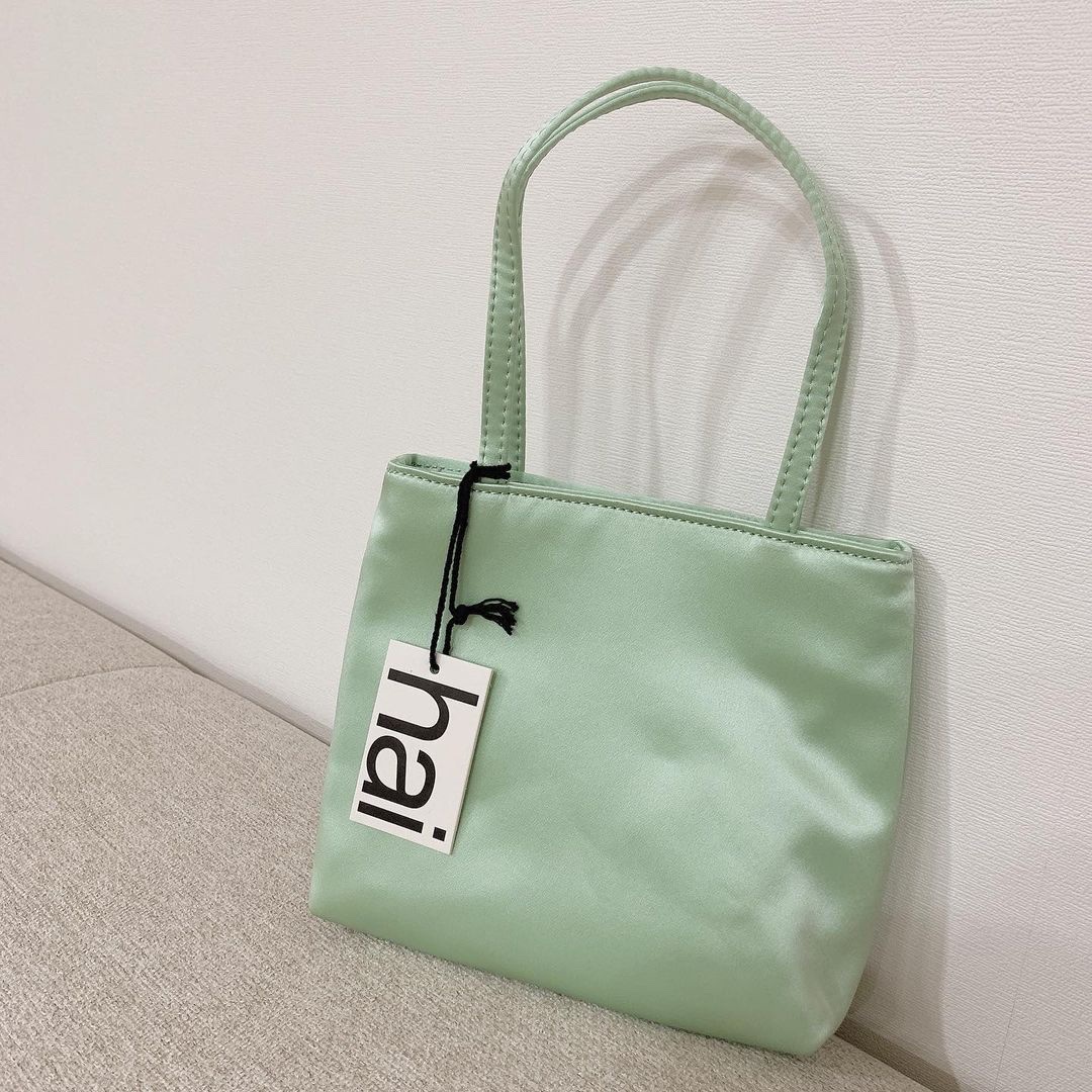 Hai Little Silk Bag Light Green 착용 스타일 - 2