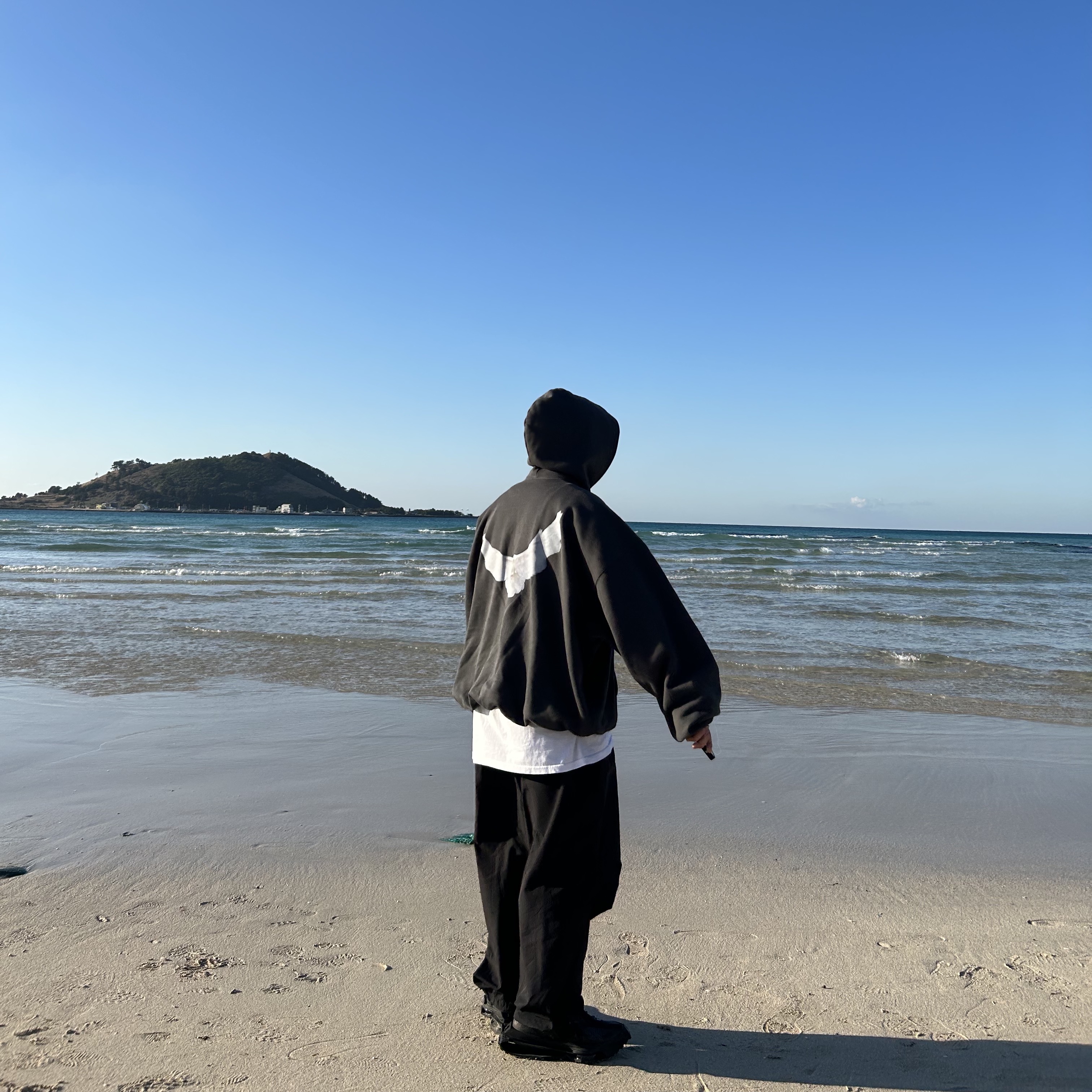 Yeezy Gap Engineered By Balenciaga Dove Hoodie Black, Nike x Matthew M Williams Zoom 004 Triple Black 착용 스타일 - 1