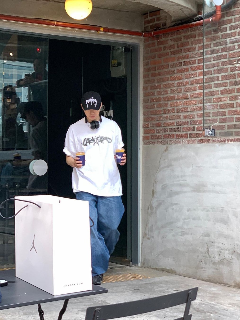 Telfar Baggy Jean Blue, Gentle Monster x Maison Margiela MM005 Black Black 착용 스타일 - 4