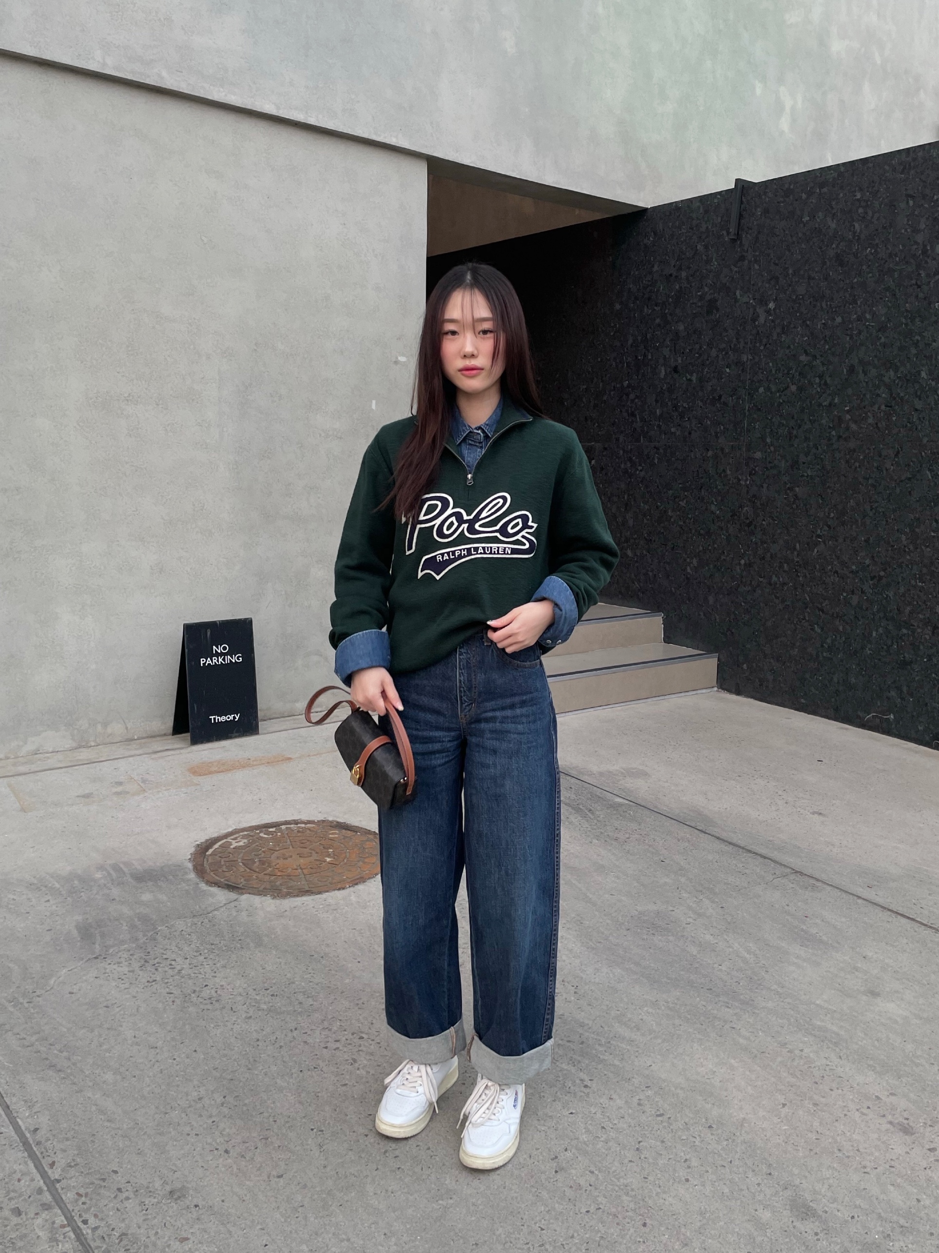 Celine Clutch On Strap Tabou in Triomphe Canvas Calfskin Tan, (W) Autry Medalist Low Leather Sneakers White 착용 스타일 - 2