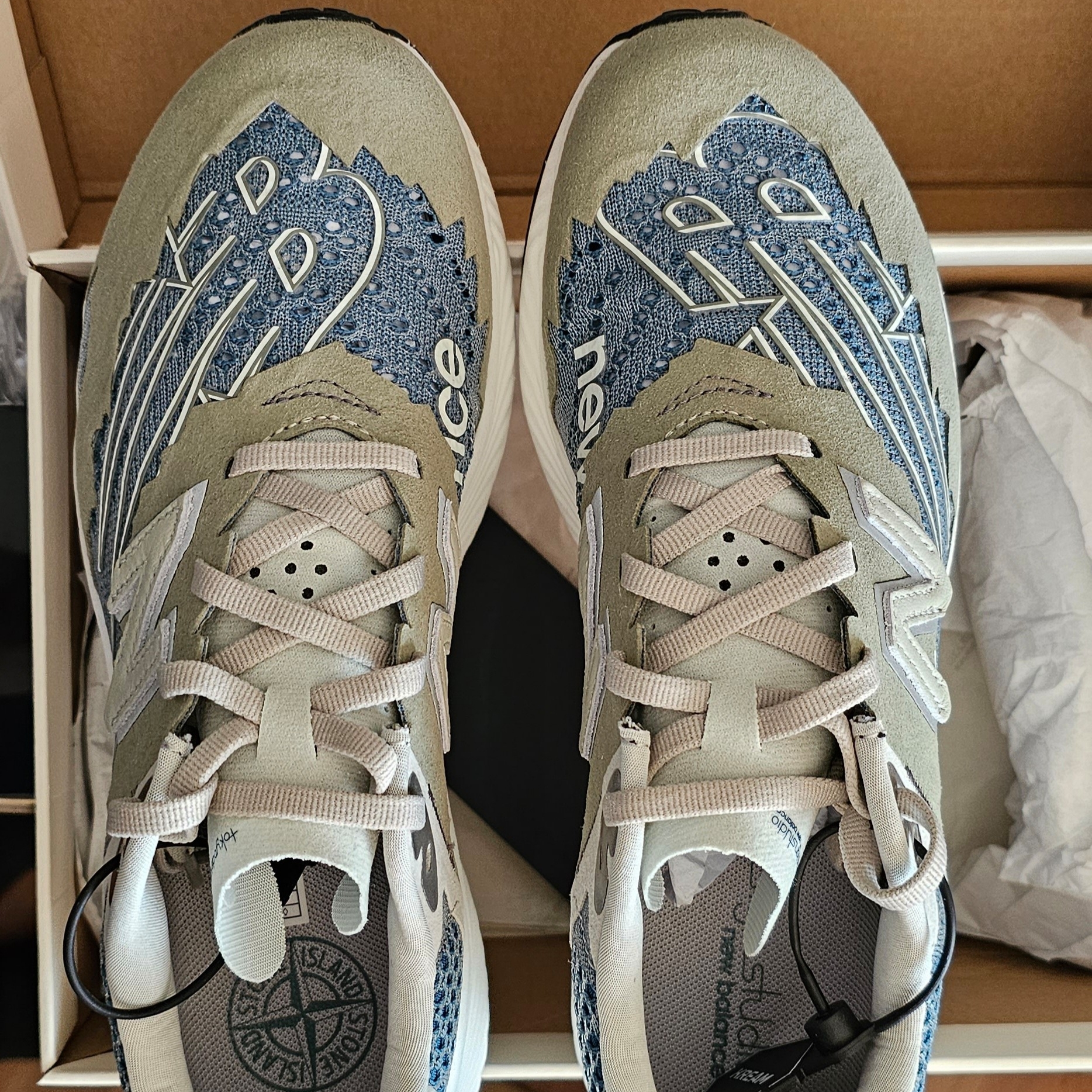 New Balance x Tokyo Design Studio FuelCell RC Elite v2 Blue Vetiver 착용 스타일 - 1