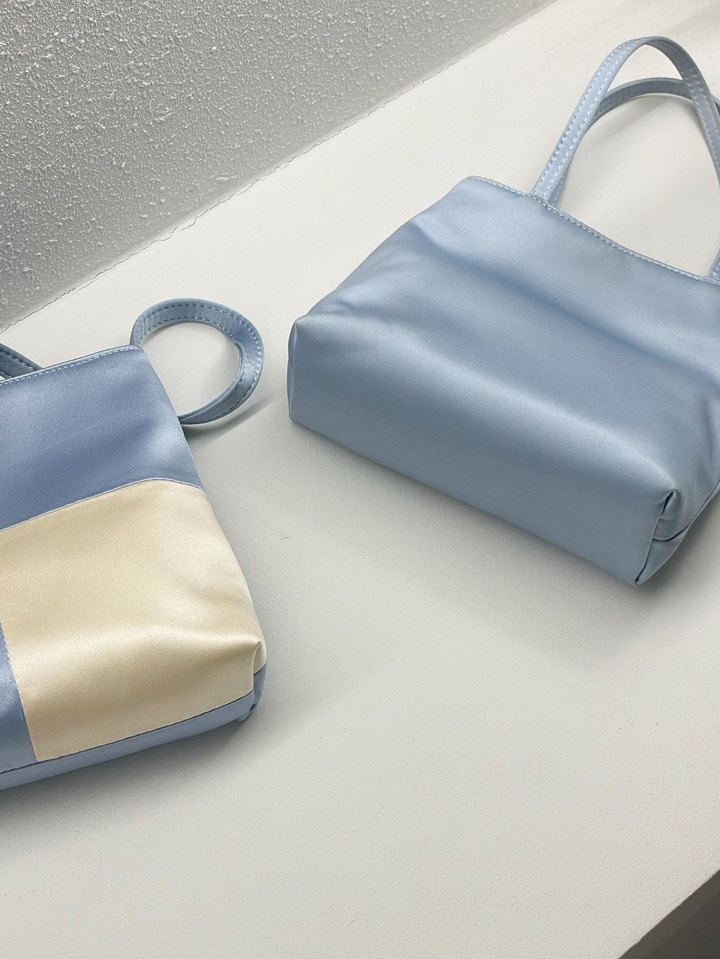 Hai Little Silk Bag Light Blue 착용 스타일