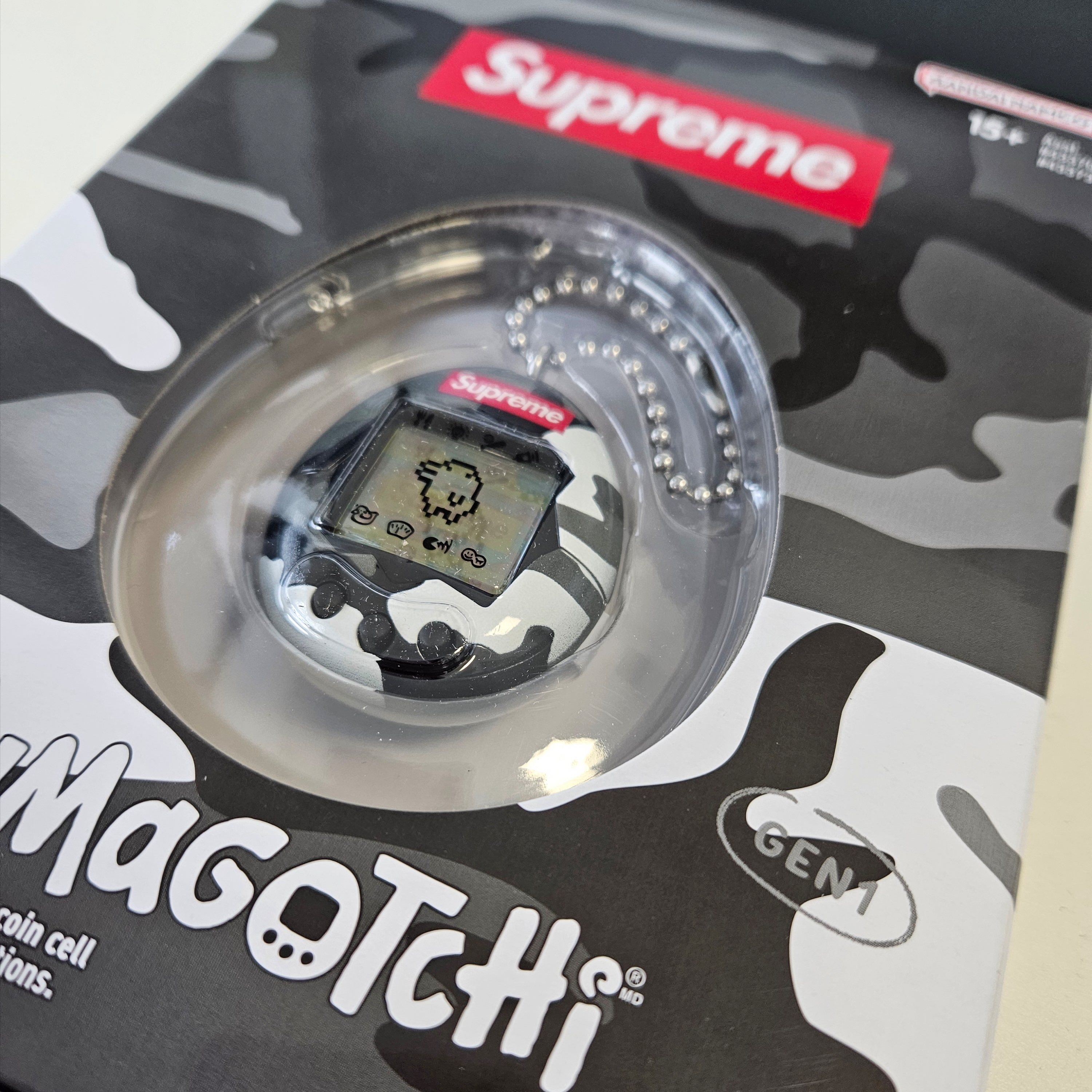 Supreme Tamagotchi Black - 23SS 착용 스타일 - 1