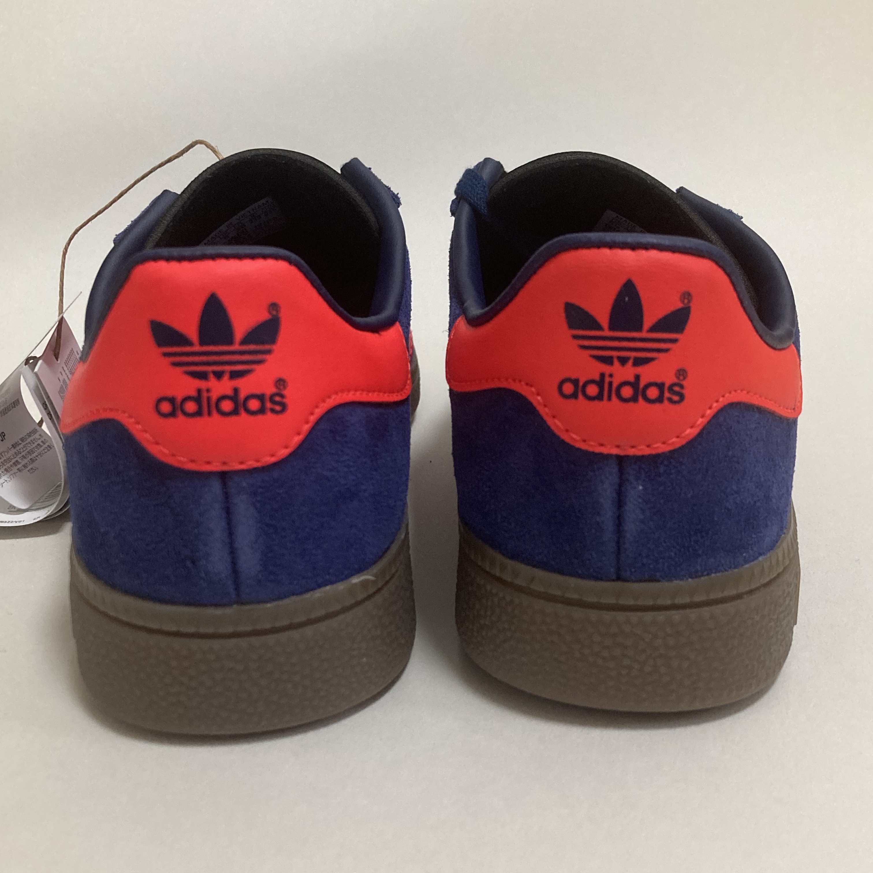Adidas City Series Munchen Dark Blue Solar Red 착용 스타일