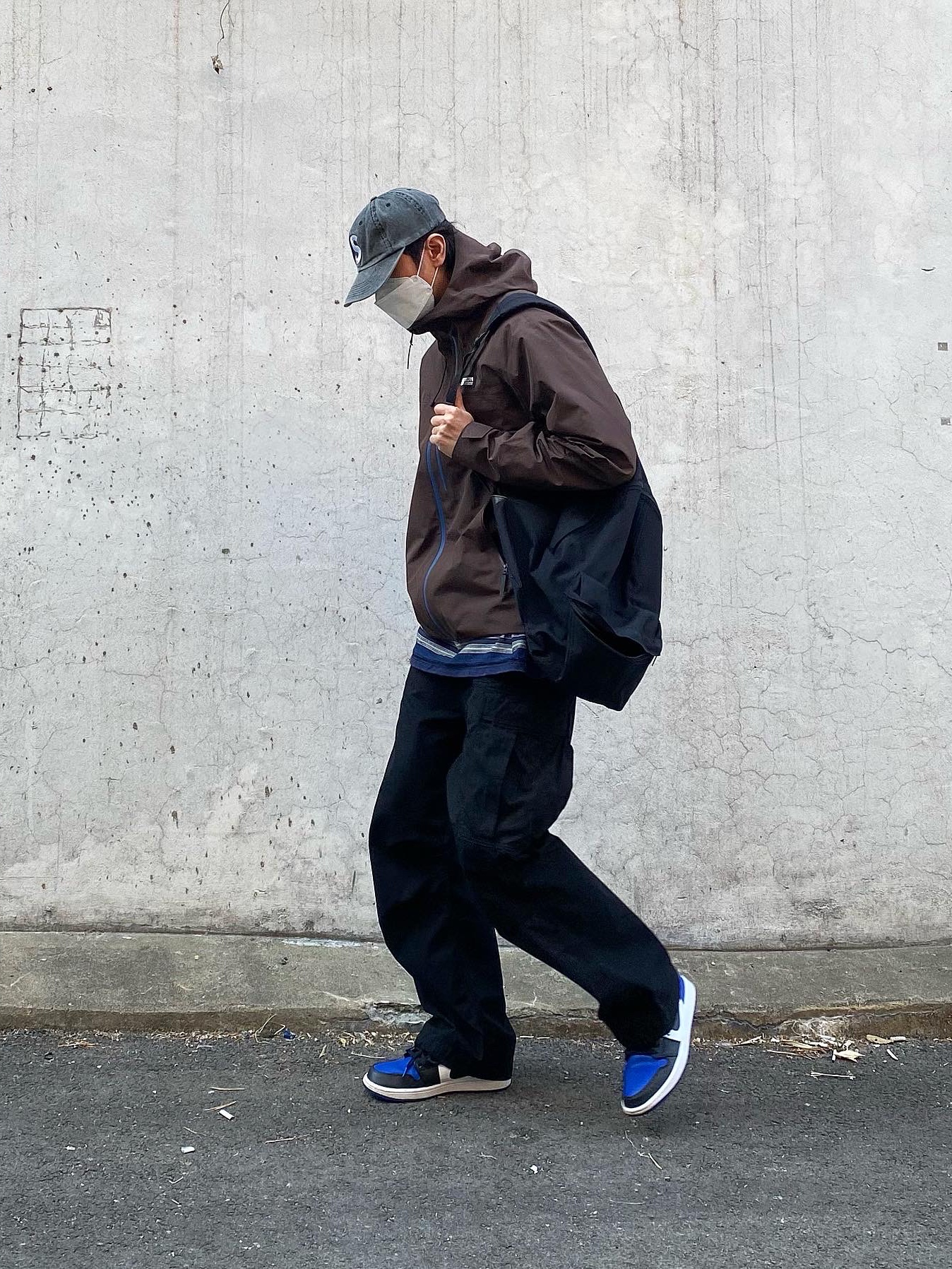 Jordan 1 Low Royal Toe, Supreme Pigment Print S Logo 6-Panel Black - 20SS 착용 스타일 - 4