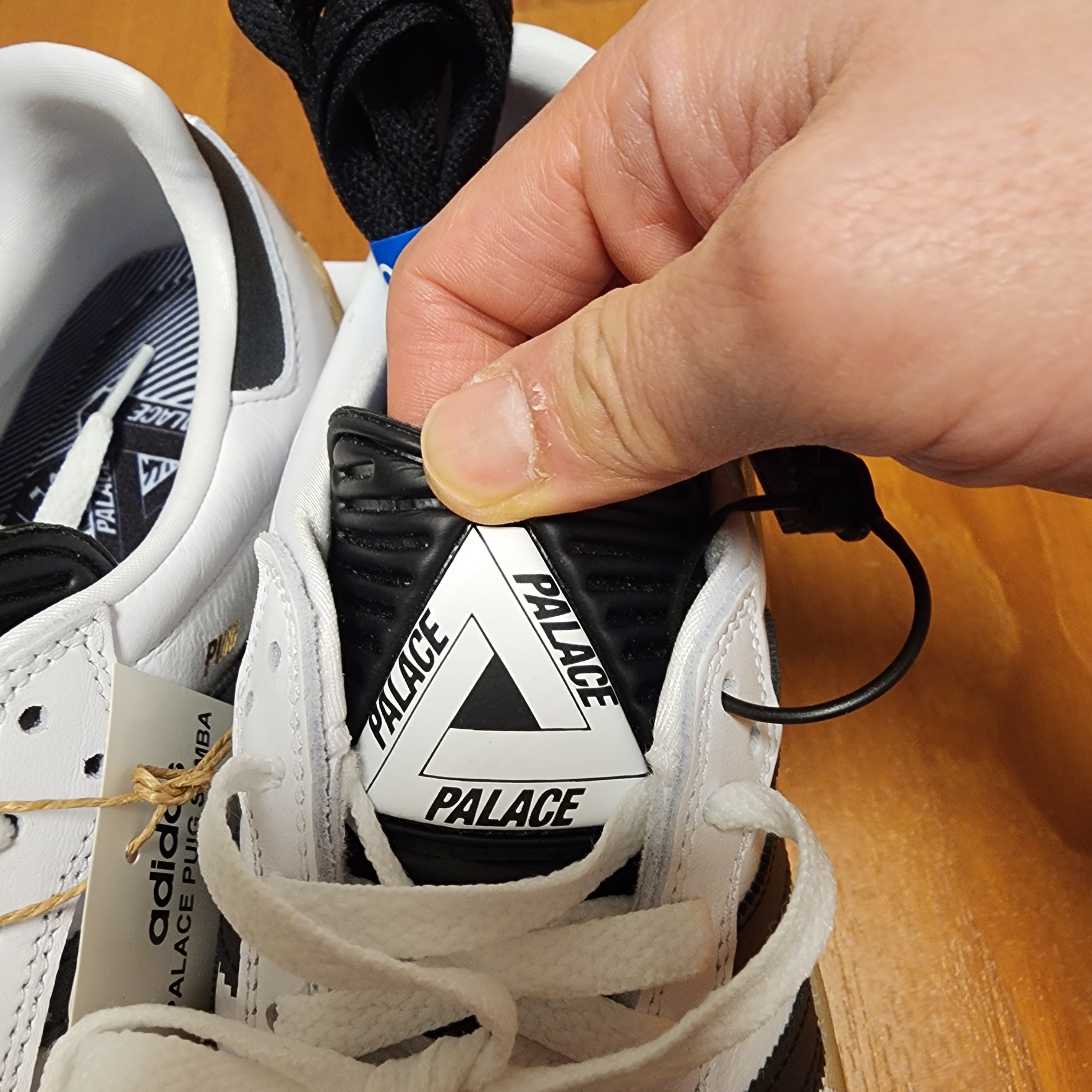 Adidas x Palace Samba White Black 착용 스타일 - 3