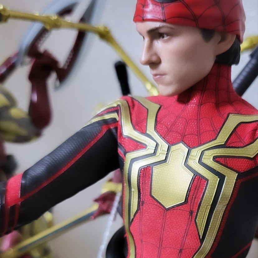 Hot Toys Spider-Man: No Way Home Integrated Suit (Deluxe Version) 착용 스타일 - 2