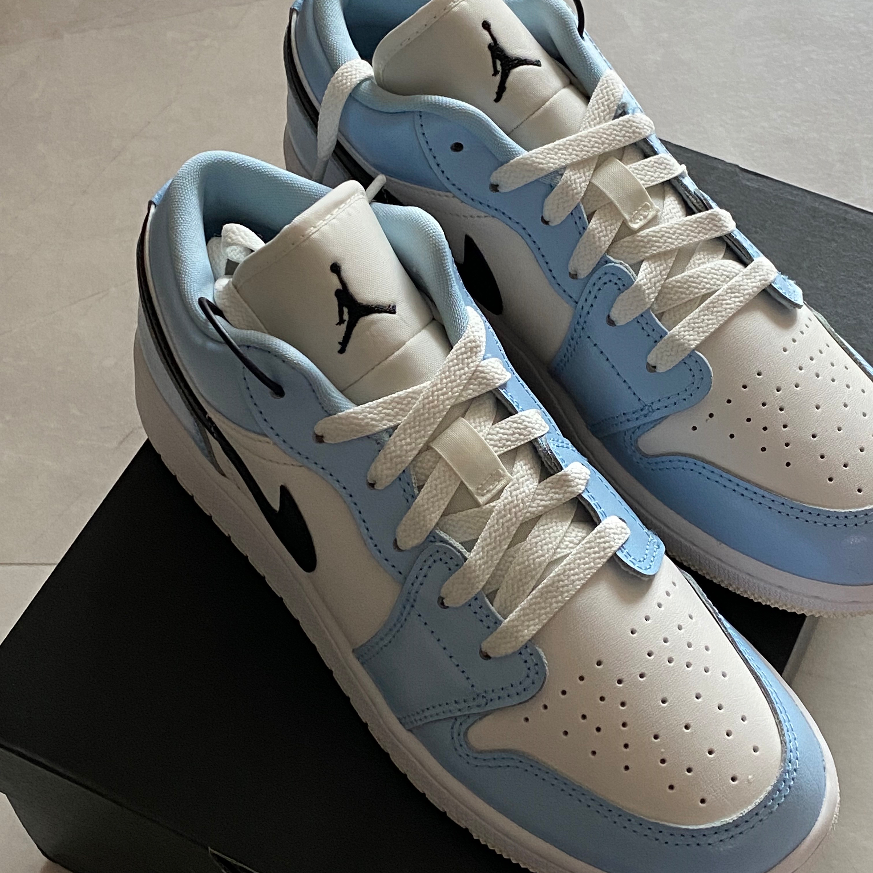 (GS) Jordan 1 Low Ice Blue 착용 스타일 - 1