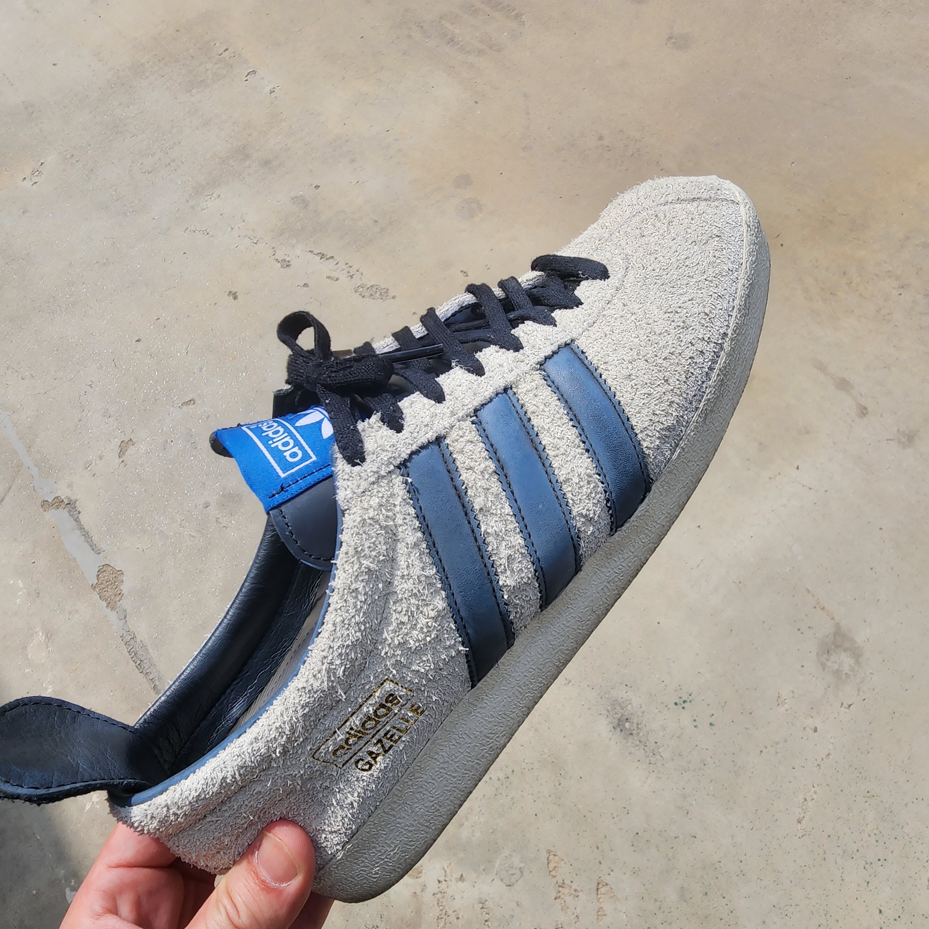 Adidas Gazelle Vintage Scarlet 착용 스타일 - 1