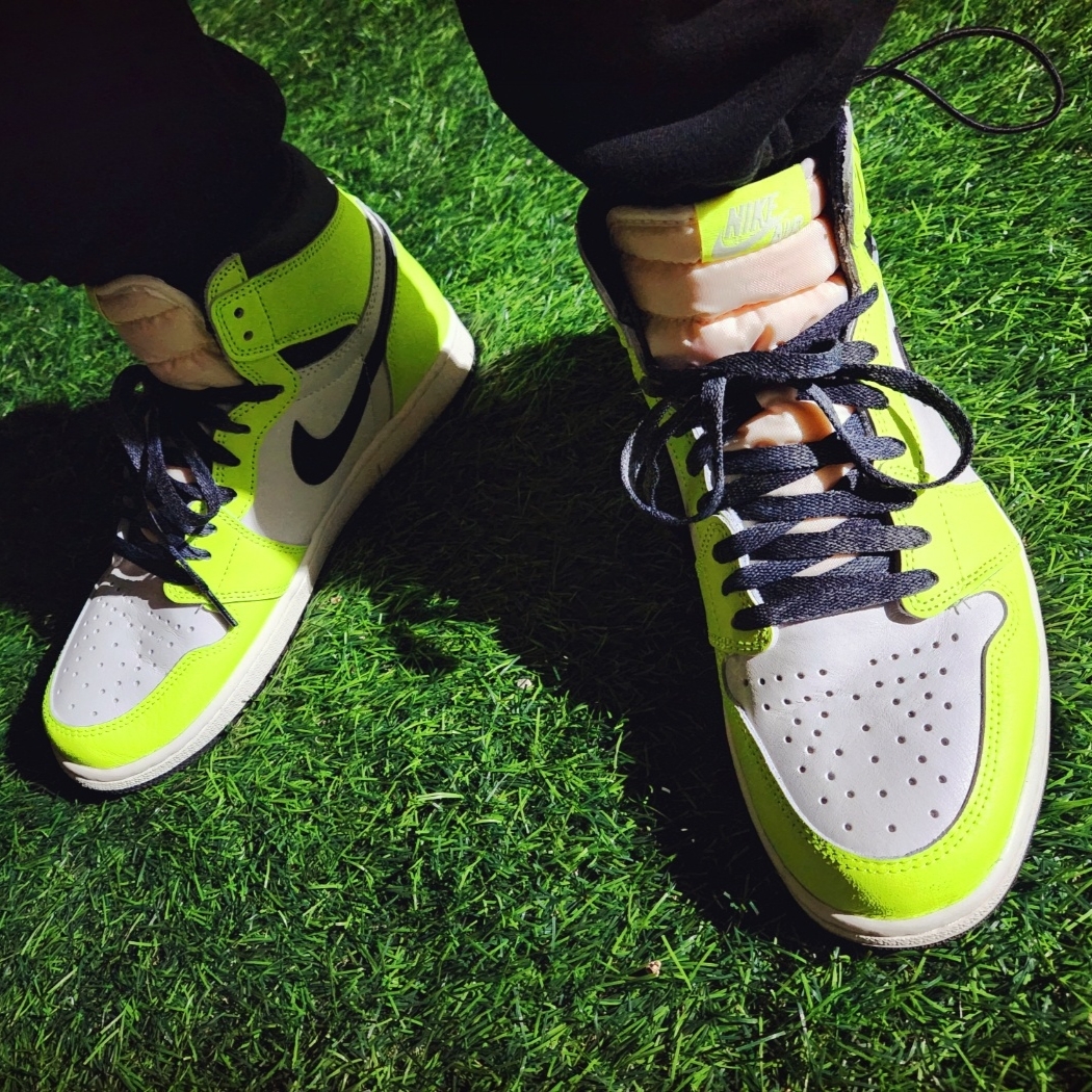 Jordan 1 Retro High OG Volt 착용 스타일 - 4