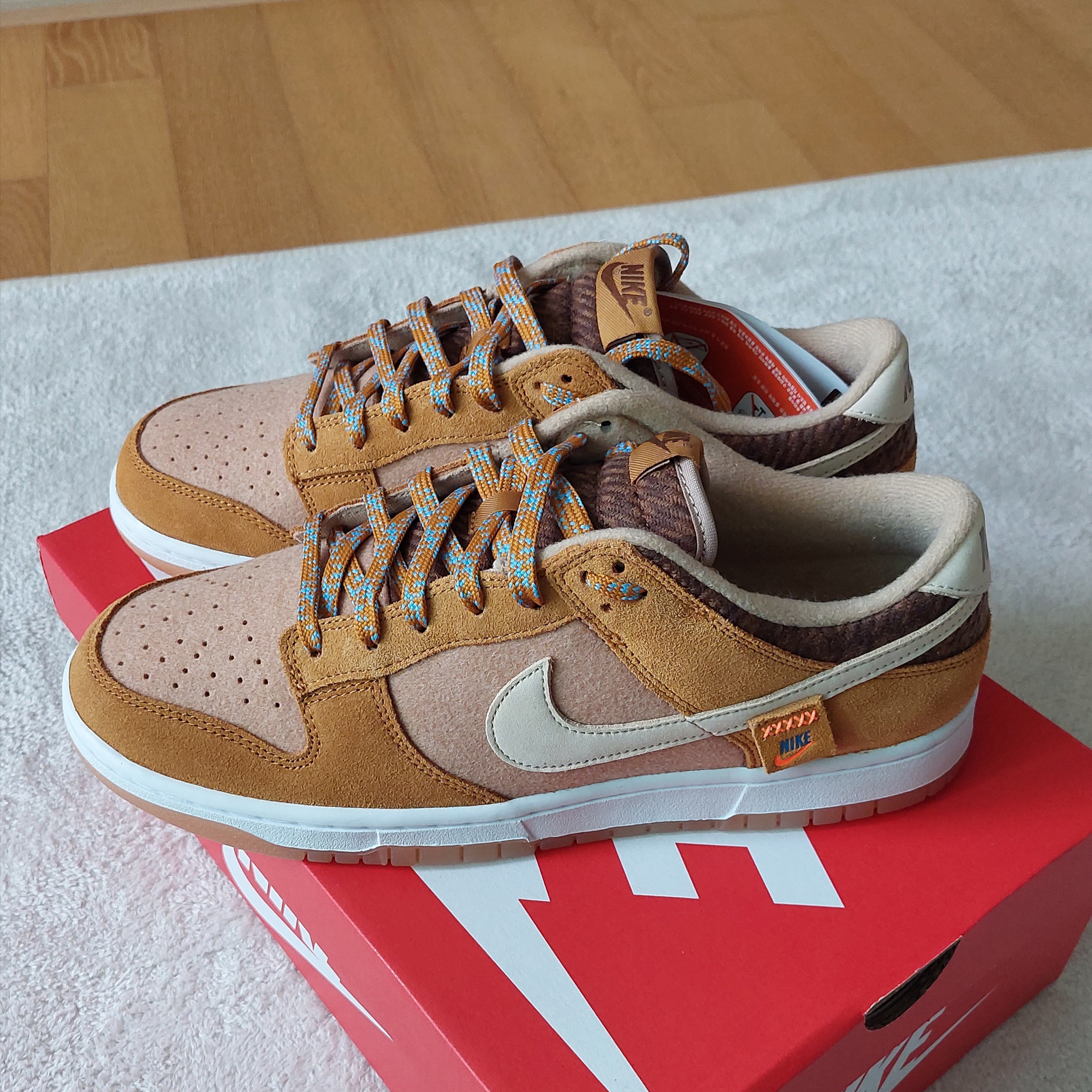 Nike Dunk Low SE Praline Desert Ochre 착용 스타일 - 3
