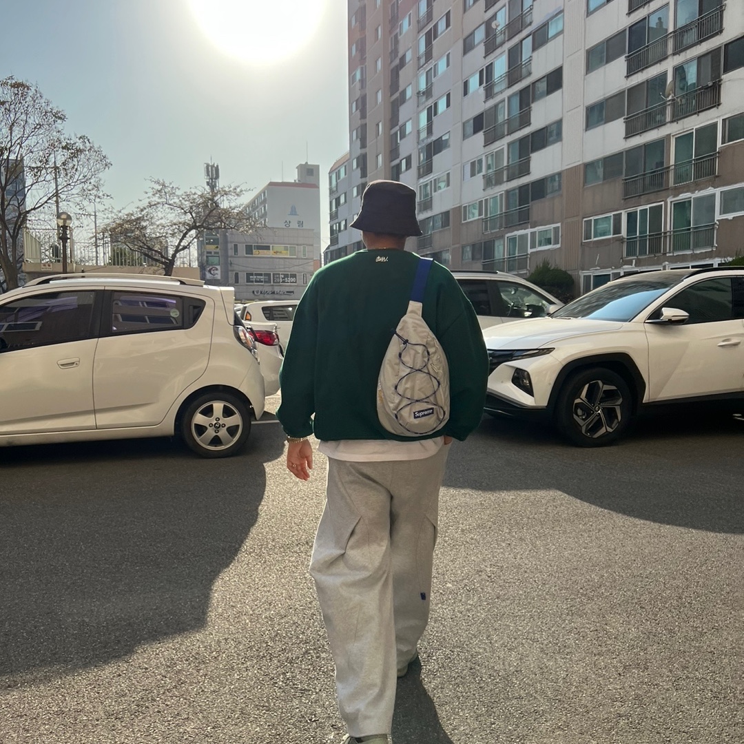 Zara x Ader Error Jogger Pants Grey, Asics Jog 100 S Sheet Rock - 2E Wide 착용 스타일