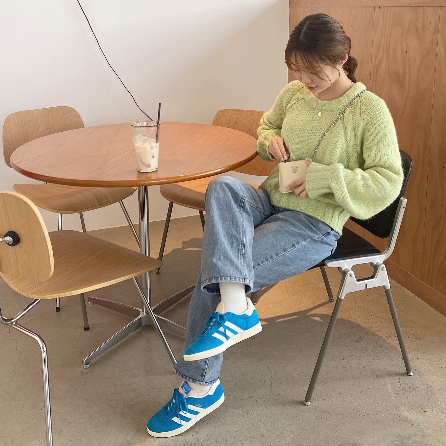 Adidas Gazelle Bold Aqua Off White 착용 스타일 - 4