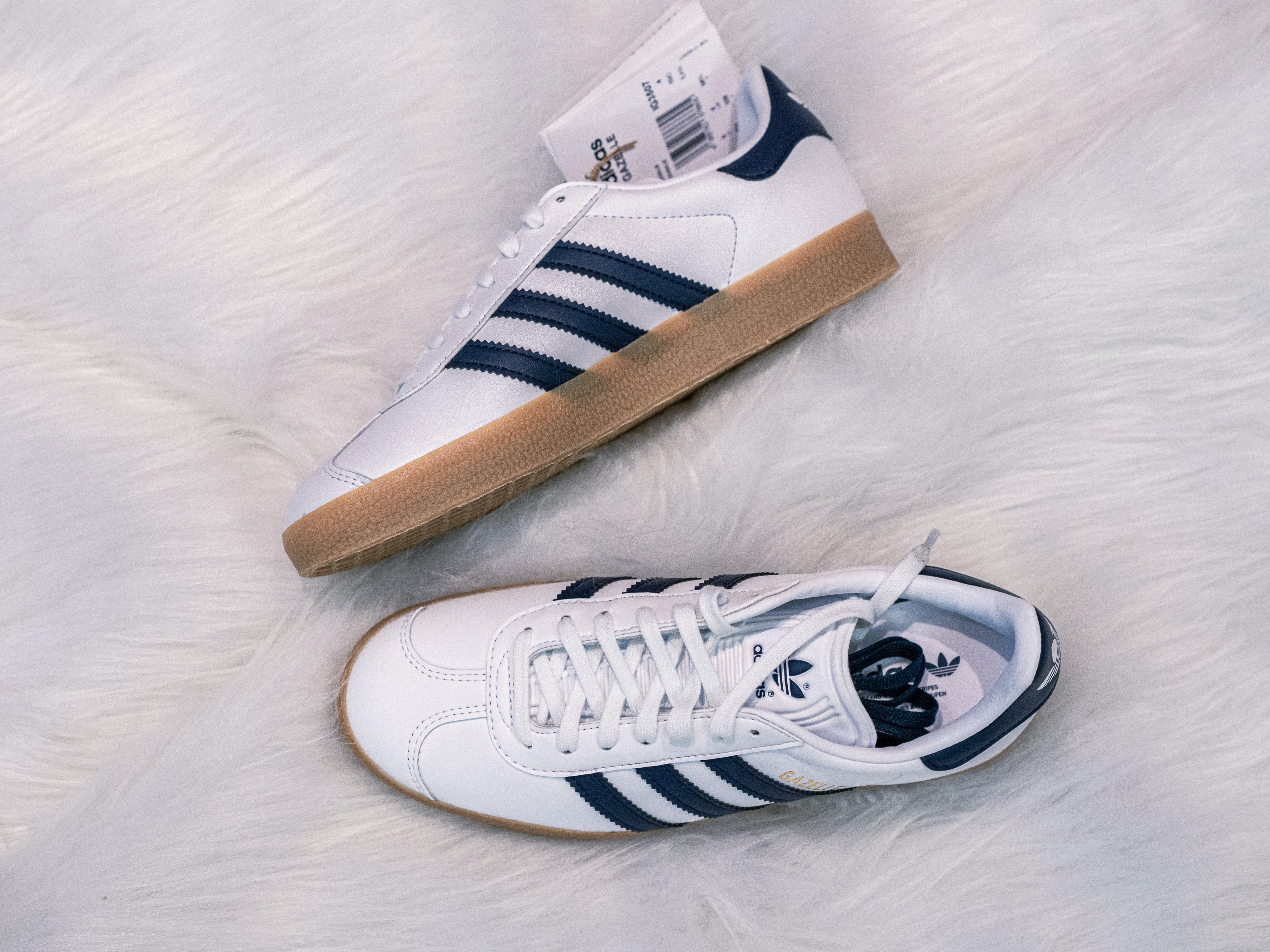 Adidas Gazelle White Collegiate Navy 착용 스타일 - 1