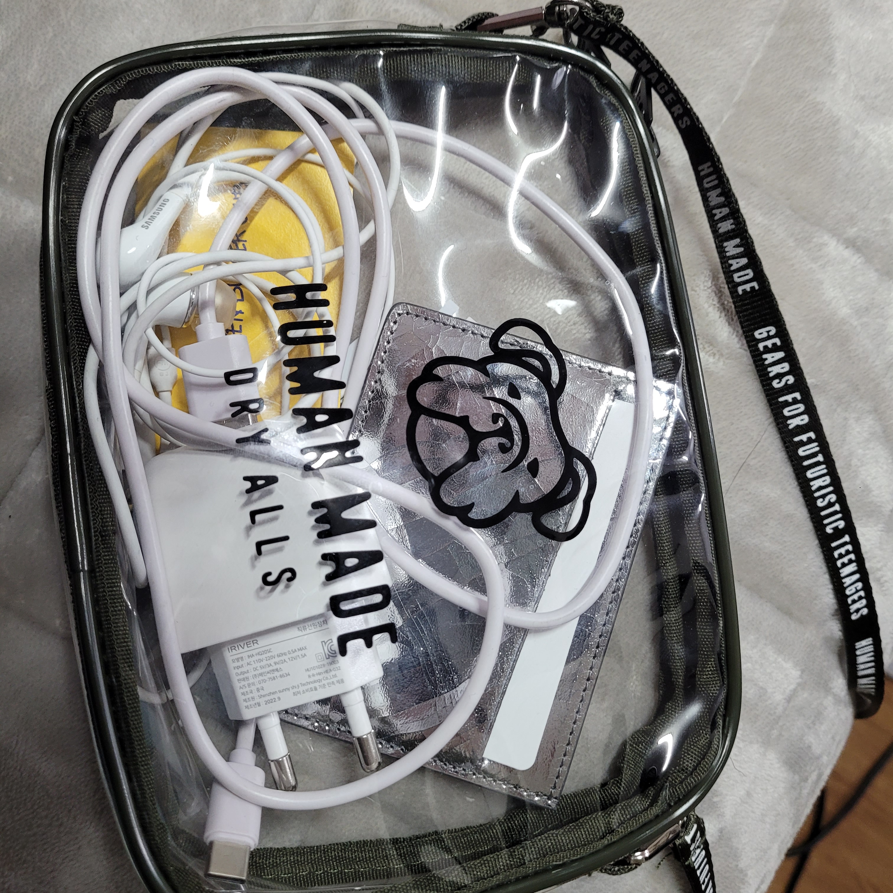 Human Made PVC Pouch Medium Clear, Maison Margiela Card Holder Silver Black 착용 스타일