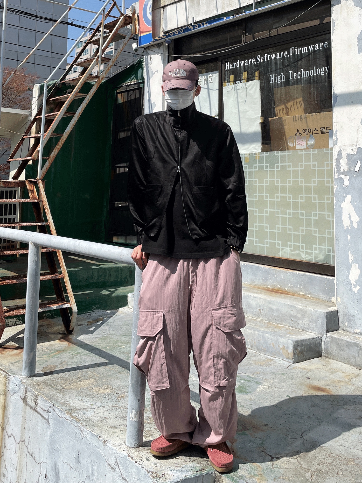 Clarks x Supreme Woven Wallabee Pink 착용 스타일 - 5