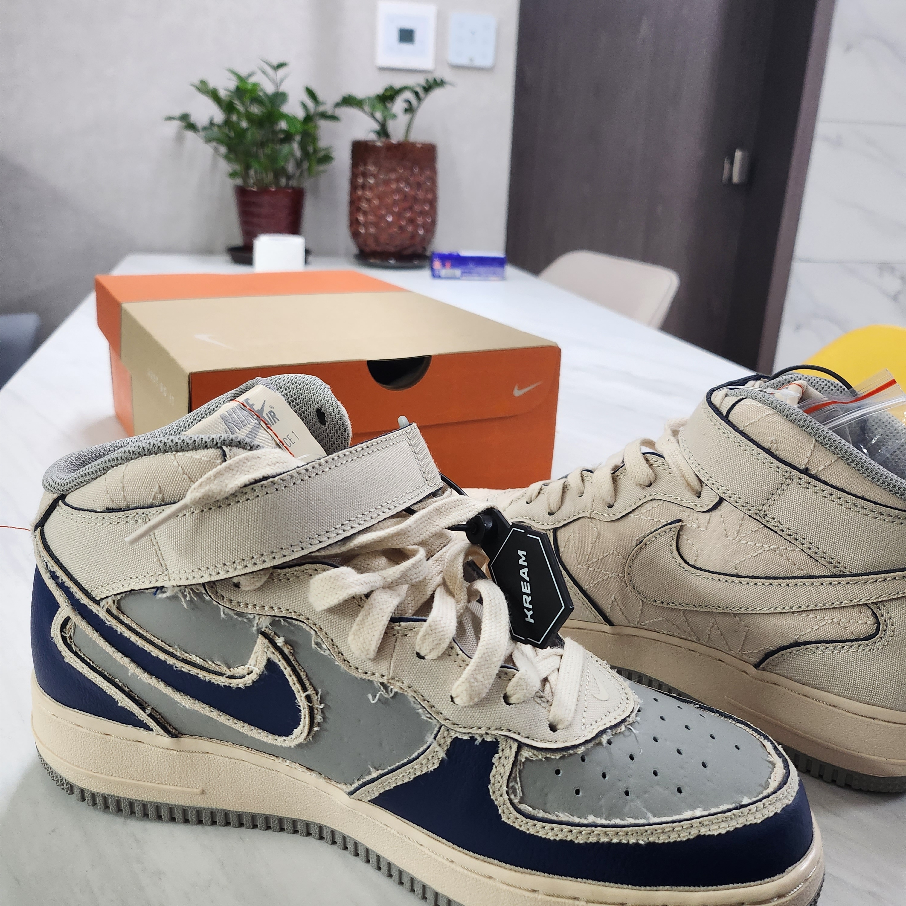 Nike Air Force 1 Mid '07 Pearl White 착용 스타일 - 1