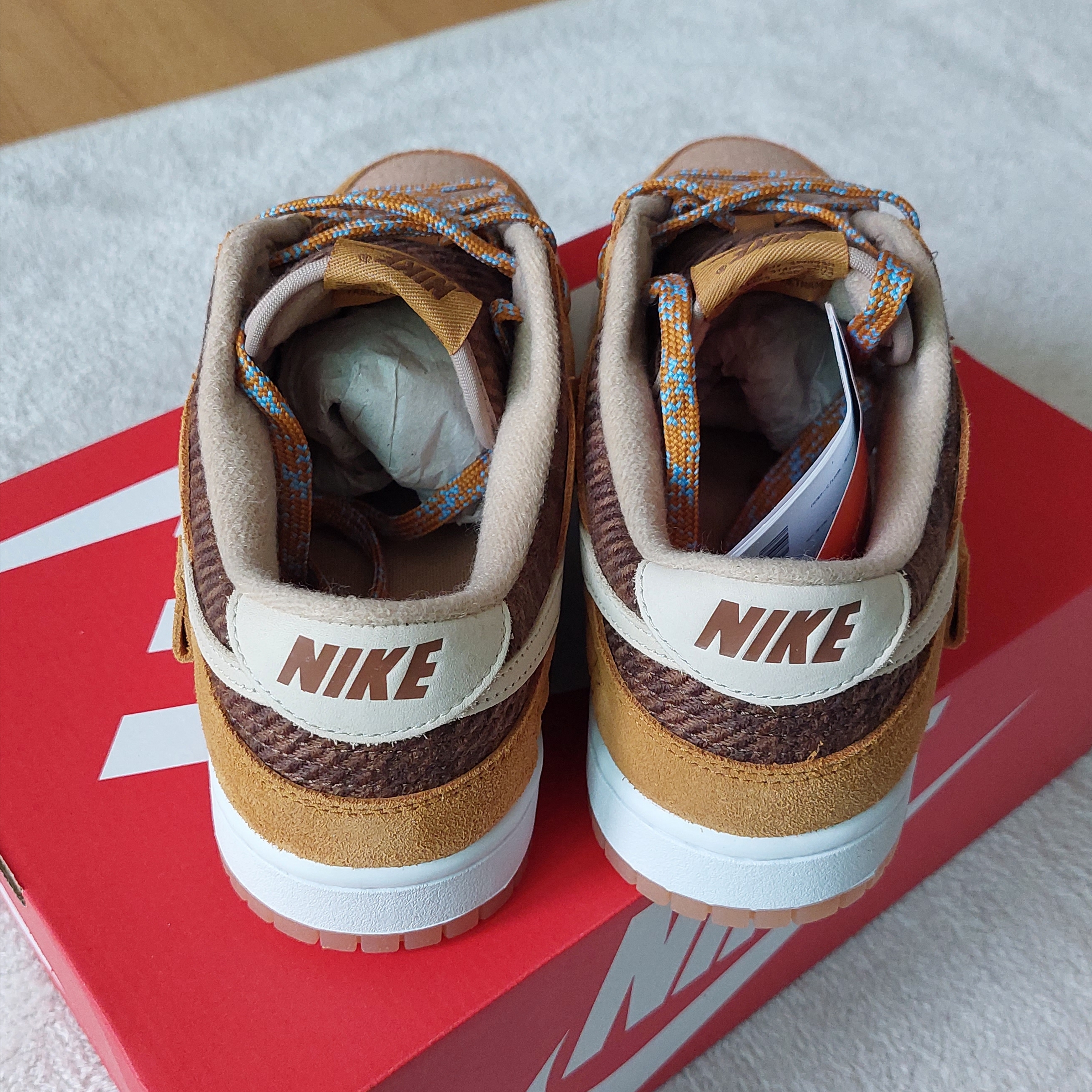 Nike Dunk Low SE Praline Desert Ochre 착용 스타일 - 4