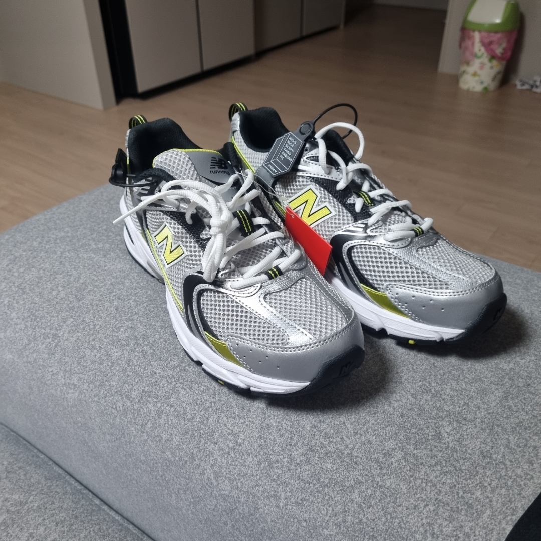 New Balance 530 Silver 착용 스타일