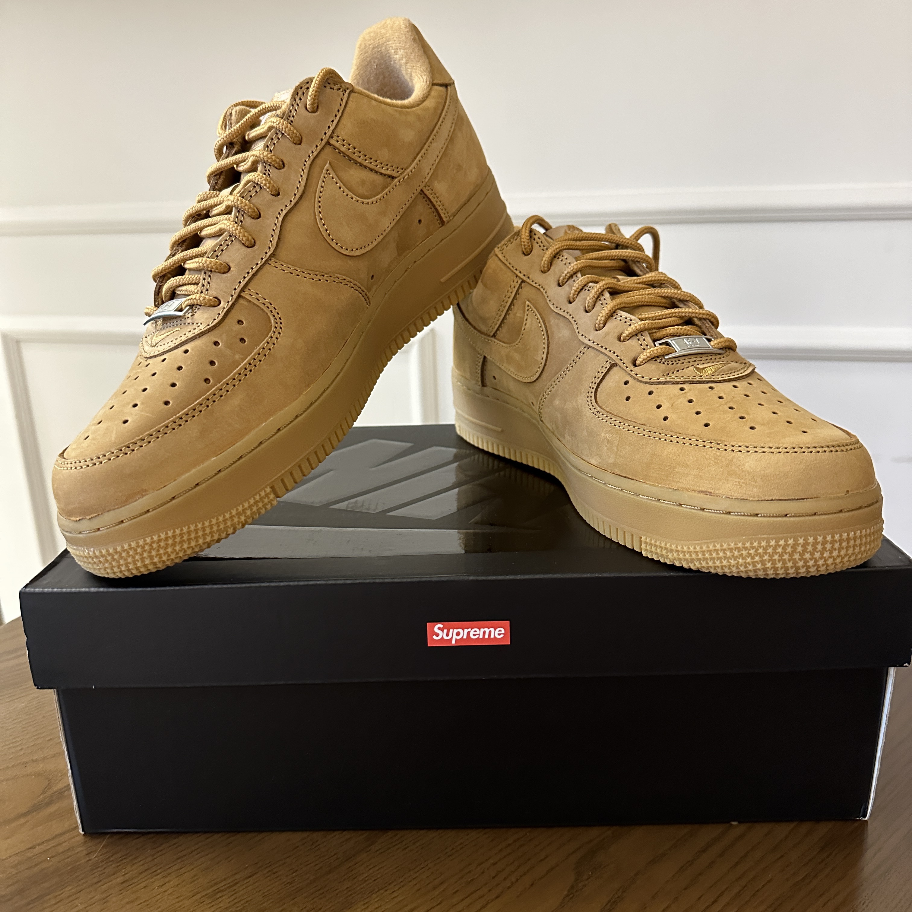 Nike x Supreme Air Force 1 Low Flax 착용 스타일 - 1
