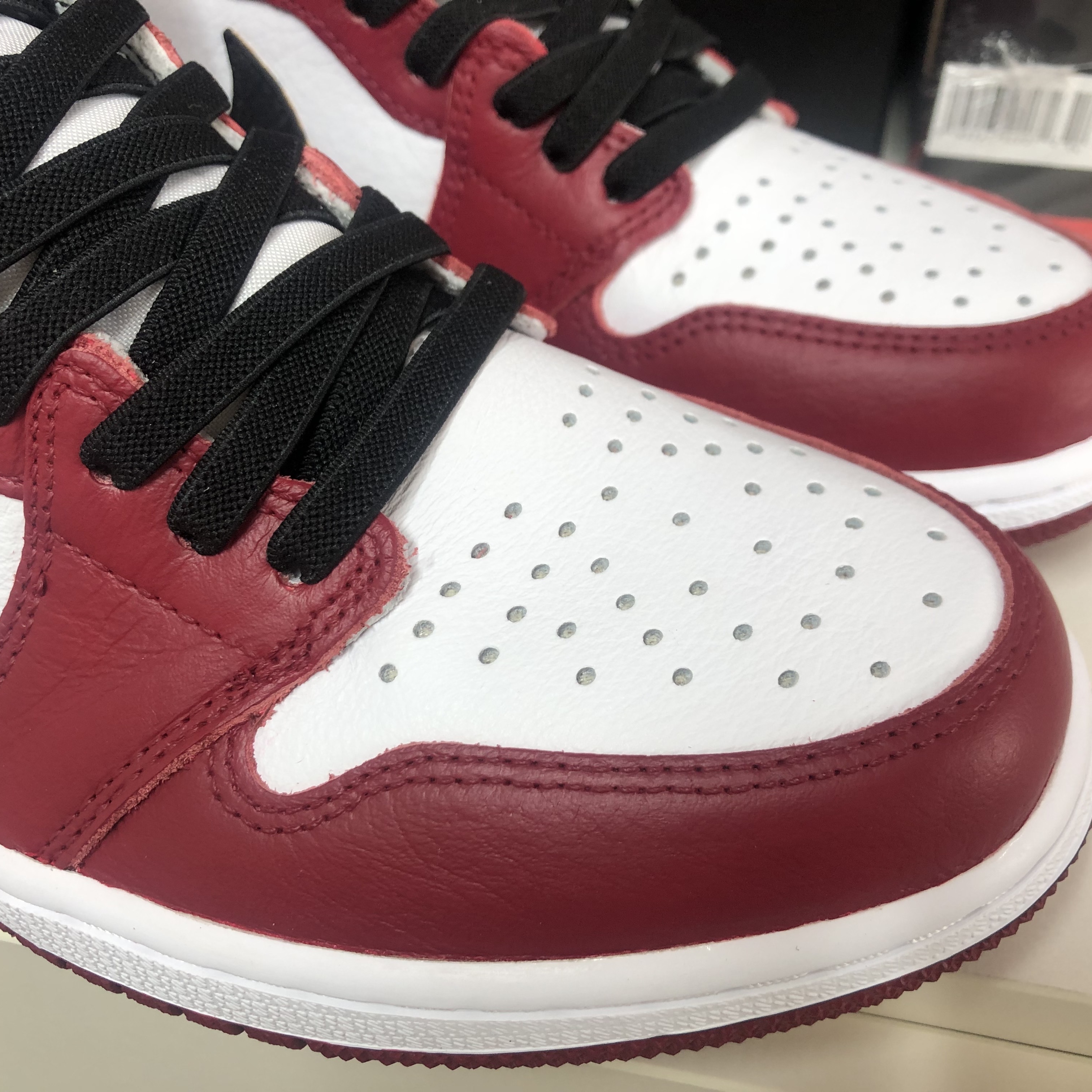 Jordan 1 Retro High OG Light Fusion Red 착용 스타일 - 2
