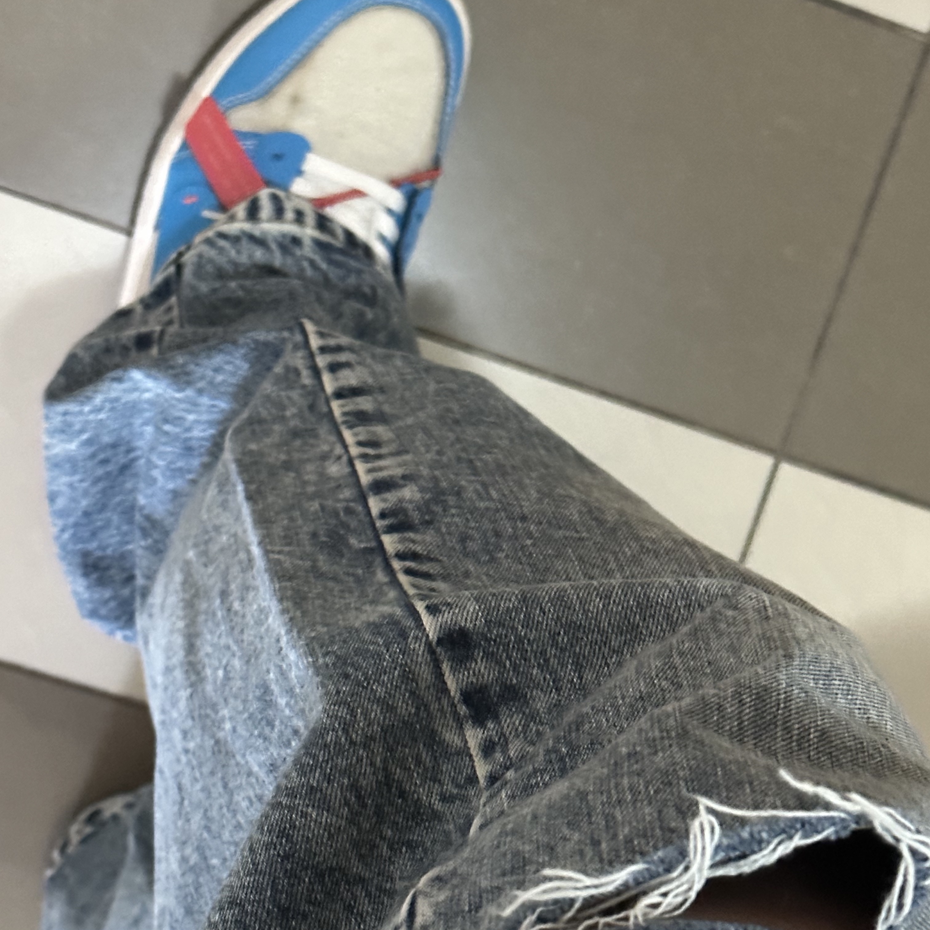 Jordan 1 x Off-White Retro High University Blue 착용 스타일
