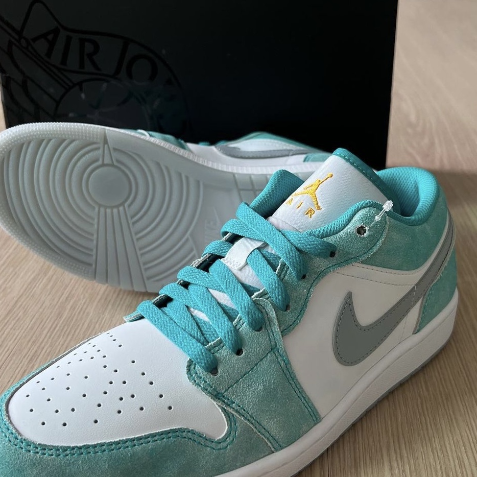 Jordan 1 Low SE New Emerald 착용 스타일