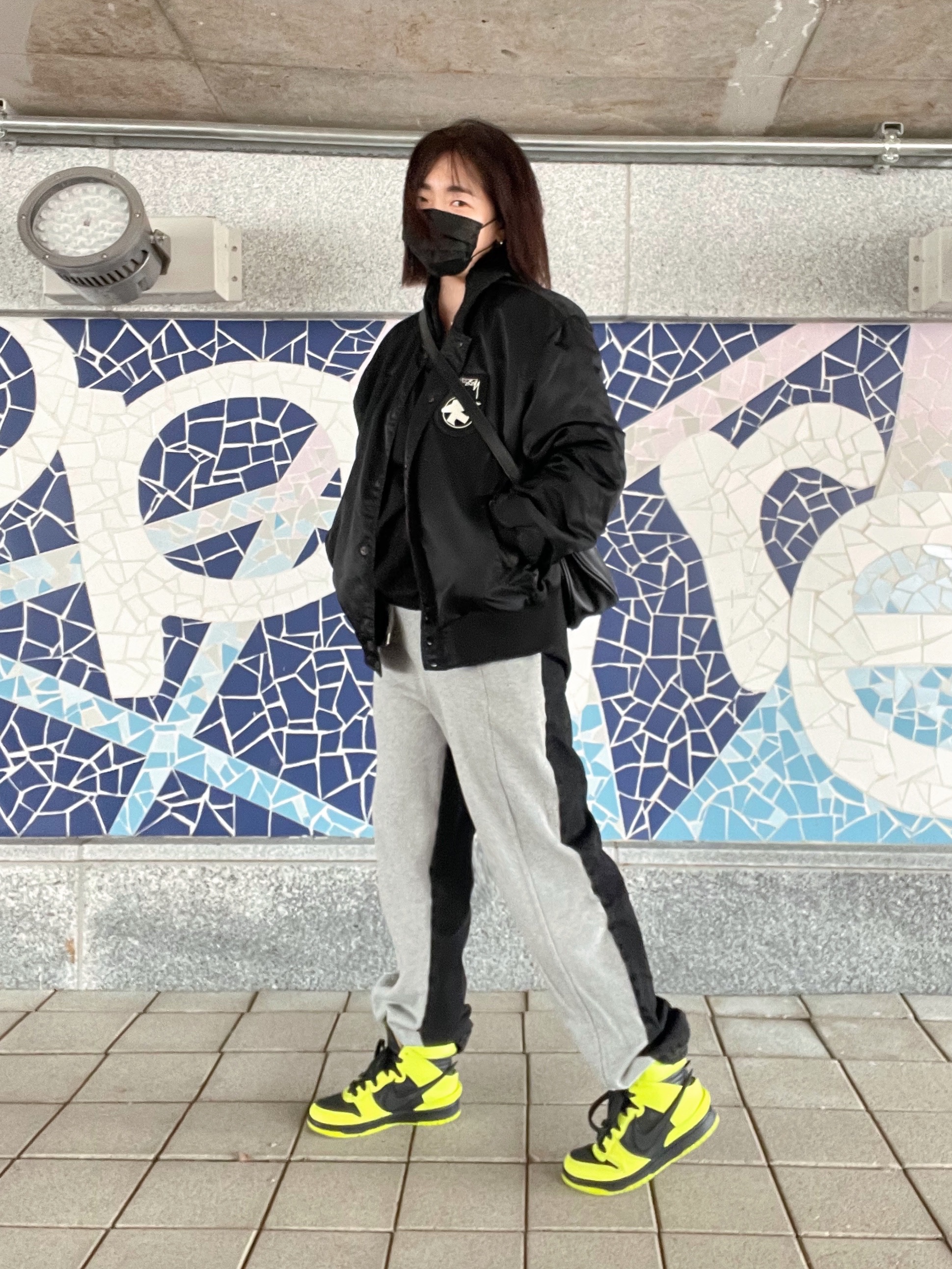 Stussy Surfman Stadium Jacket Black, Nike x Ambush Dunk High Flash Lime 착용 스타일