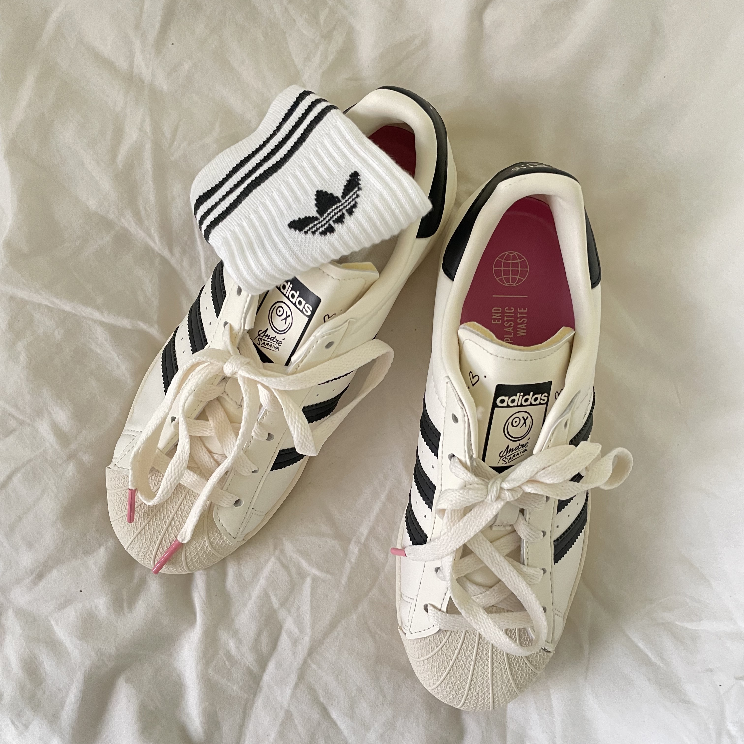 Adidas x Andre Saraiva Superstar Cream White Core Black 착용 스타일 - 1