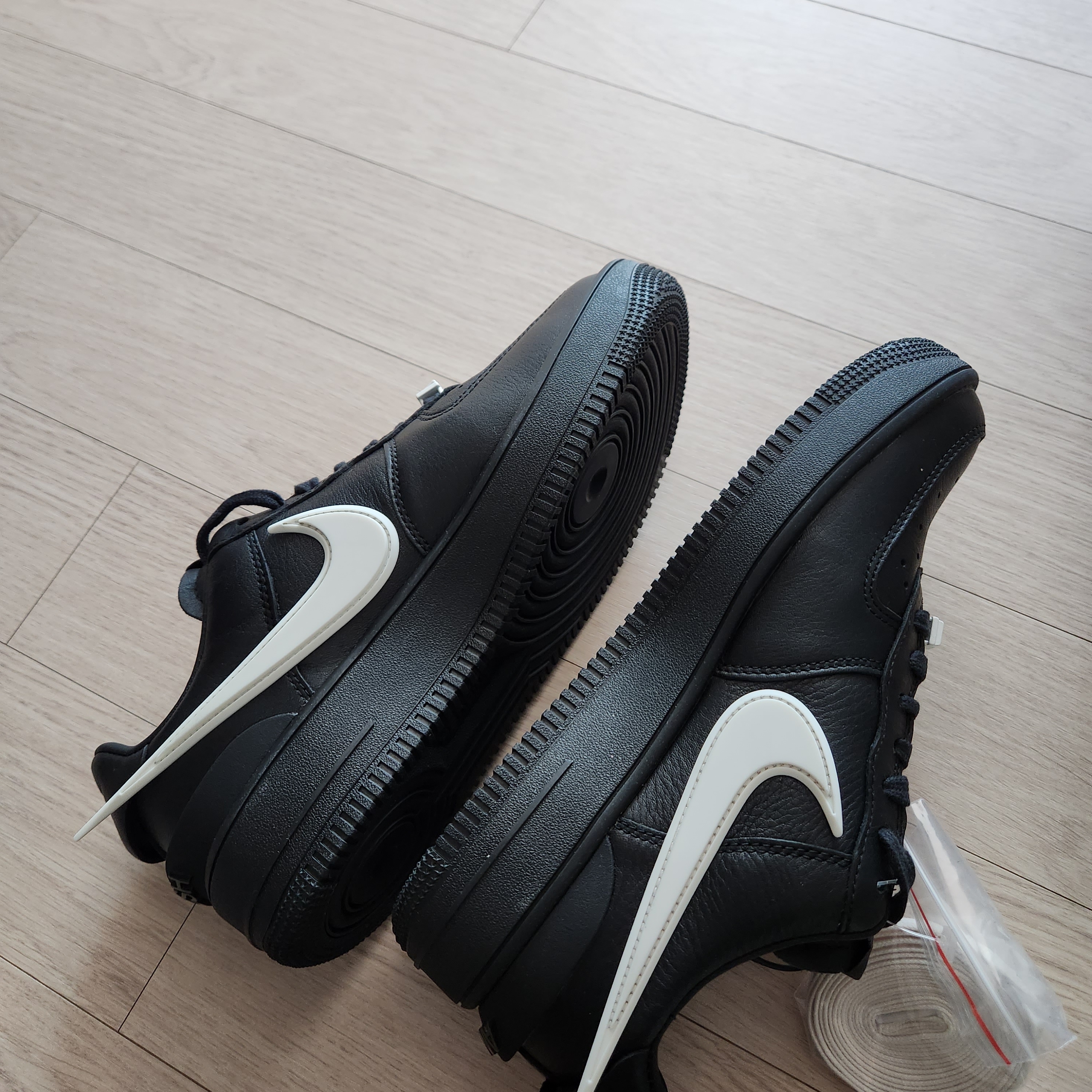 Nike x Ambush Air Force 1 Low SP Black 착용 스타일 - 2