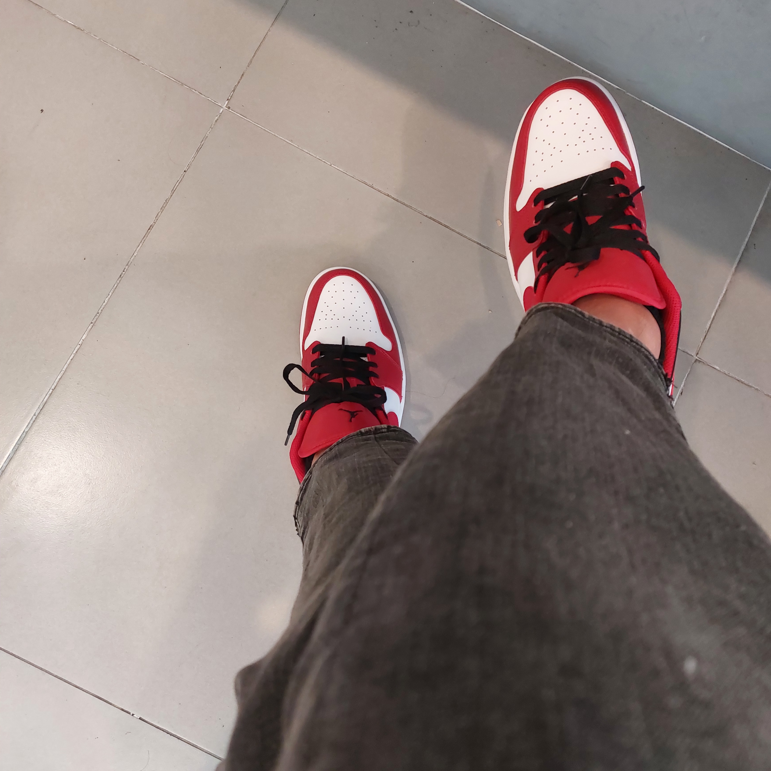 Jordan 1 Low White Gym Red Black 착용 스타일