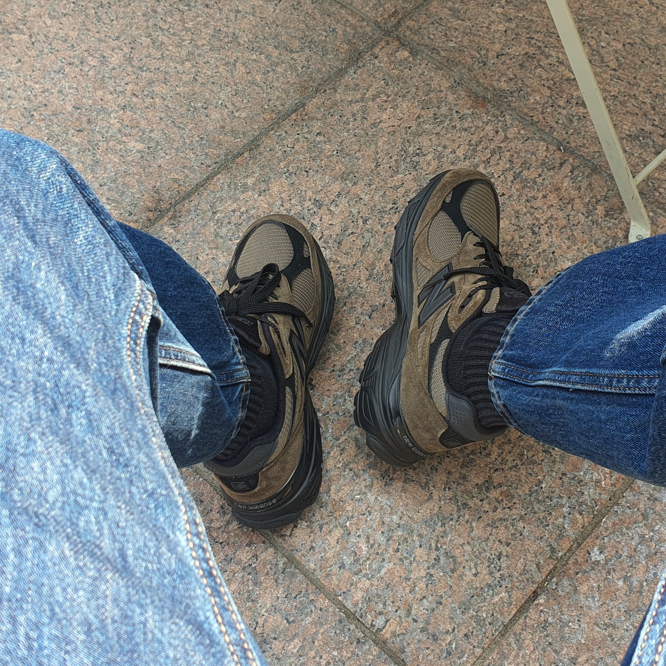 New Balance x JJJJound 990v3 Brown Black 착용 스타일